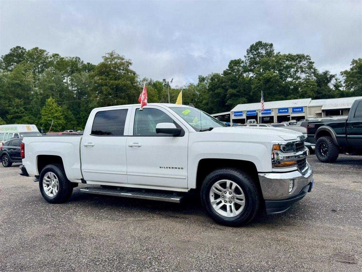 2018 White /Black Chevrolet Silverado 1500 (3GCPCRECXJG) with an 5.3l V8 DI VVT Flex 5.3l engine, Automatic transmission, located at 745 East Steele Rd., West Columbia, SC, 29170, (803) 755-9148, 33.927212, -81.148483 - Special Internet Price! 2018 Chevrolet Silverado 1500 with AM/FM radio, Bluetooth, Backup camera, Cruise control, Cloth interior, Powered driver seat, Powered windows, Keyless entry, Powered door locks, Plus more! - Photo#2