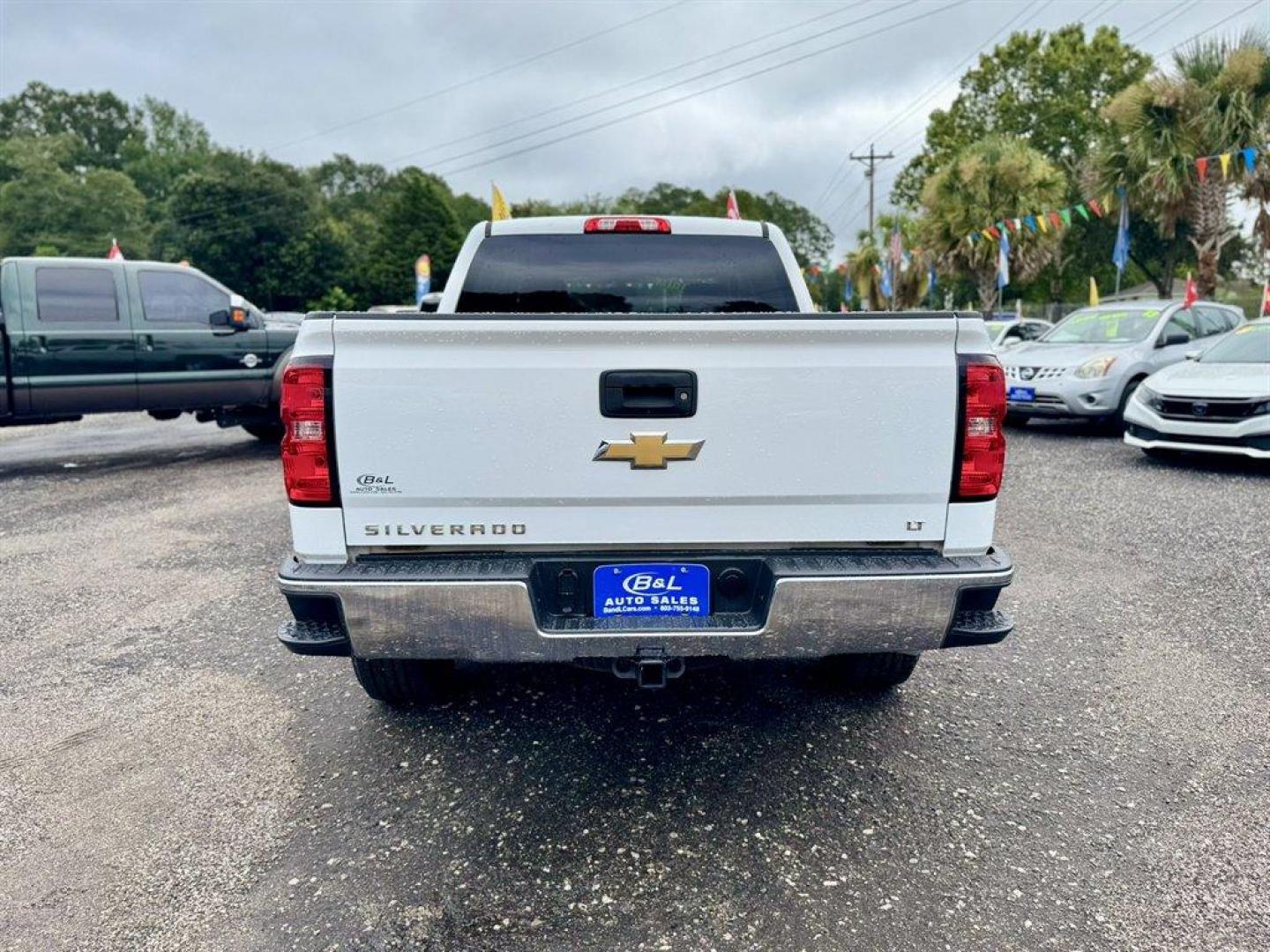 2018 White /Black Chevrolet Silverado 1500 (3GCPCRECXJG) with an 5.3l V8 DI VVT Flex 5.3l engine, Automatic transmission, located at 745 East Steele Rd., West Columbia, SC, 29170, (803) 755-9148, 33.927212, -81.148483 - Special Internet Price! 2018 Chevrolet Silverado 1500 with AM/FM radio, Bluetooth, Backup camera, Cruise control, Cloth interior, Powered driver seat, Powered windows, Keyless entry, Powered door locks, Plus more! - Photo#4