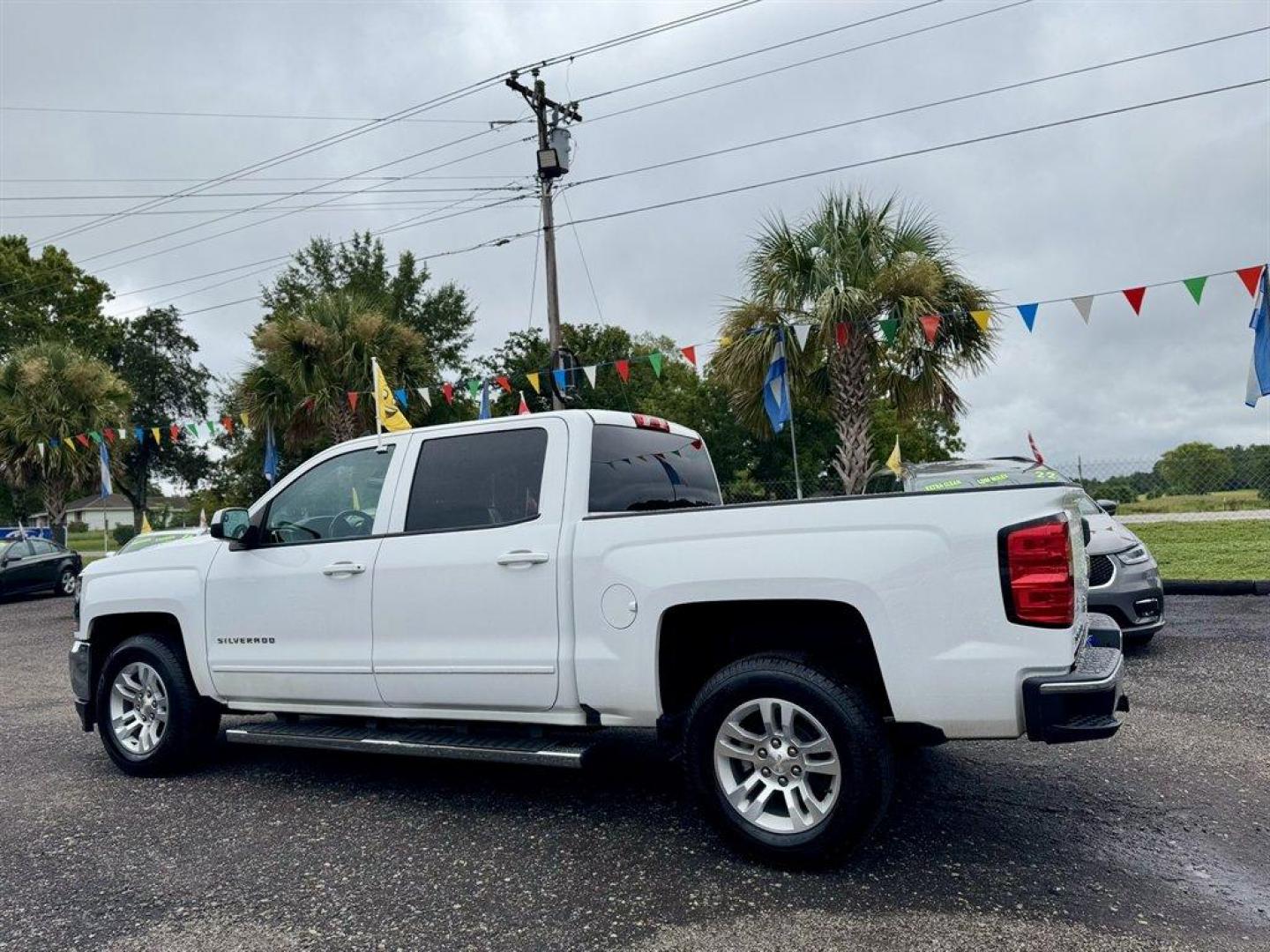 2018 White /Black Chevrolet Silverado 1500 (3GCPCRECXJG) with an 5.3l V8 DI VVT Flex 5.3l engine, Automatic transmission, located at 745 East Steele Rd., West Columbia, SC, 29170, (803) 755-9148, 33.927212, -81.148483 - Special Internet Price! 2018 Chevrolet Silverado 1500 with AM/FM radio, Bluetooth, Backup camera, Cruise control, Cloth interior, Powered driver seat, Powered windows, Keyless entry, Powered door locks, Plus more! - Photo#5