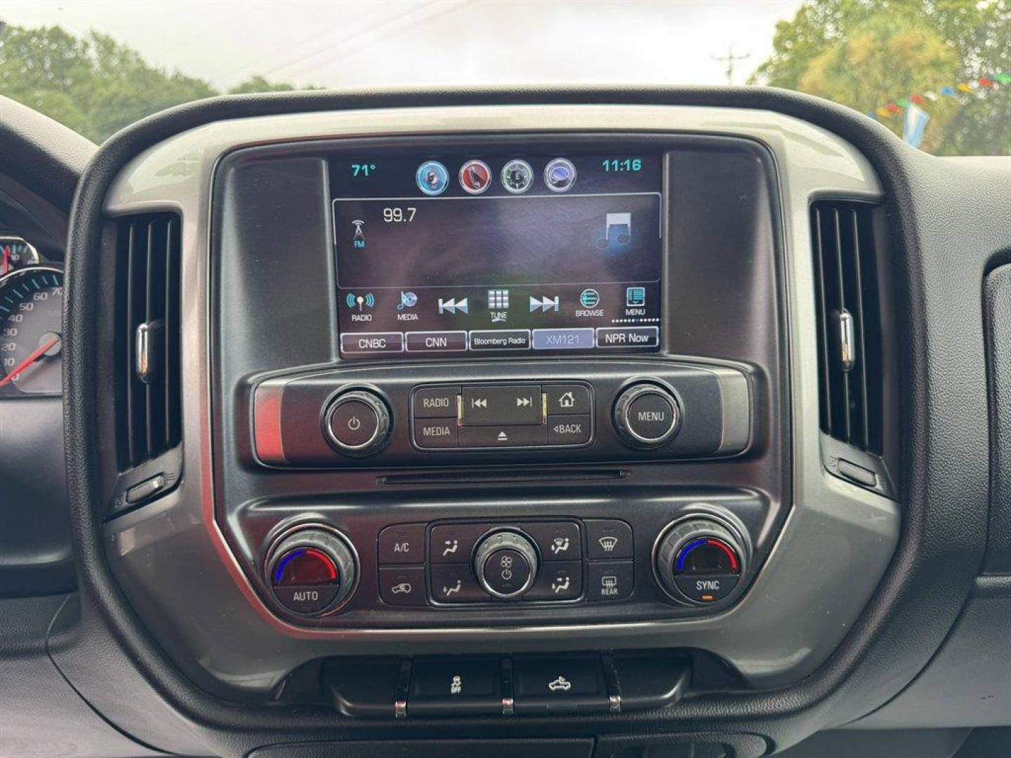 2018 White /Black Chevrolet Silverado 1500 (3GCPCRECXJG) with an 5.3l V8 DI VVT Flex 5.3l engine, Automatic transmission, located at 745 East Steele Rd., West Columbia, SC, 29170, (803) 755-9148, 33.927212, -81.148483 - Special Internet Price! 2018 Chevrolet Silverado 1500 with AM/FM radio, Bluetooth, Backup camera, Cruise control, Cloth interior, Powered driver seat, Powered windows, Keyless entry, Powered door locks, Plus more! - Photo#12