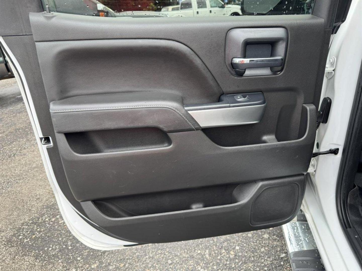 2018 White /Black Chevrolet Silverado 1500 (3GCPCRECXJG) with an 5.3l V8 DI VVT Flex 5.3l engine, Automatic transmission, located at 745 East Steele Rd., West Columbia, SC, 29170, (803) 755-9148, 33.927212, -81.148483 - Special Internet Price! 2018 Chevrolet Silverado 1500 with AM/FM radio, Bluetooth, Backup camera, Cruise control, Cloth interior, Powered driver seat, Powered windows, Keyless entry, Powered door locks, Plus more! - Photo#19