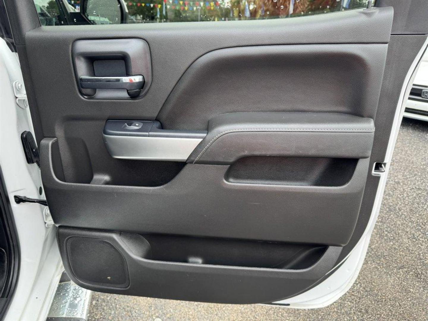 2018 White /Black Chevrolet Silverado 1500 (3GCPCRECXJG) with an 5.3l V8 DI VVT Flex 5.3l engine, Automatic transmission, located at 745 East Steele Rd., West Columbia, SC, 29170, (803) 755-9148, 33.927212, -81.148483 - Special Internet Price! 2018 Chevrolet Silverado 1500 with AM/FM radio, Bluetooth, Backup camera, Cruise control, Cloth interior, Powered driver seat, Powered windows, Keyless entry, Powered door locks, Plus more! - Photo#21