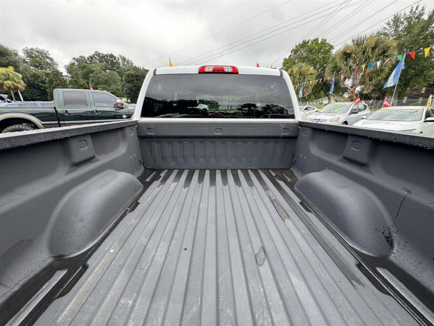 2018 White /Black Chevrolet Silverado 1500 (3GCPCRECXJG) with an 5.3l V8 DI VVT Flex 5.3l engine, Automatic transmission, located at 745 East Steele Rd., West Columbia, SC, 29170, (803) 755-9148, 33.927212, -81.148483 - Special Internet Price! 2018 Chevrolet Silverado 1500 with AM/FM radio, Bluetooth, Backup camera, Cruise control, Cloth interior, Powered driver seat, Powered windows, Keyless entry, Powered door locks, Plus more! - Photo#25