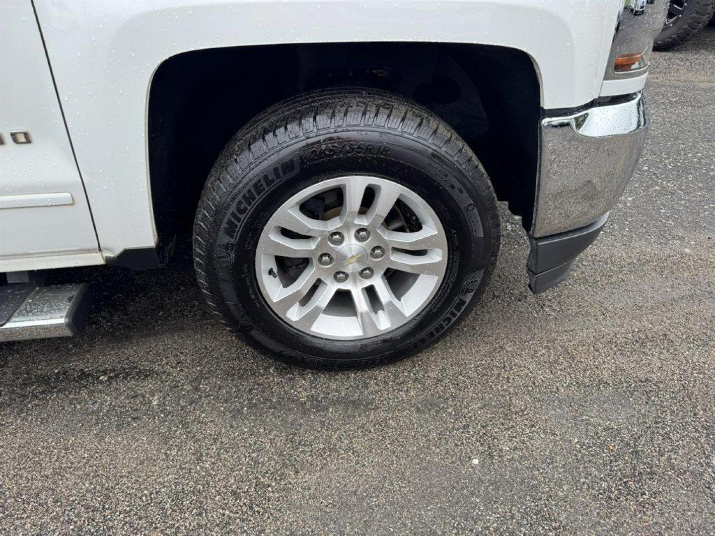 2018 White /Black Chevrolet Silverado 1500 (3GCPCRECXJG) with an 5.3l V8 DI VVT Flex 5.3l engine, Automatic transmission, located at 745 East Steele Rd., West Columbia, SC, 29170, (803) 755-9148, 33.927212, -81.148483 - Special Internet Price! 2018 Chevrolet Silverado 1500 with AM/FM radio, Bluetooth, Backup camera, Cruise control, Cloth interior, Powered driver seat, Powered windows, Keyless entry, Powered door locks, Plus more! - Photo#26
