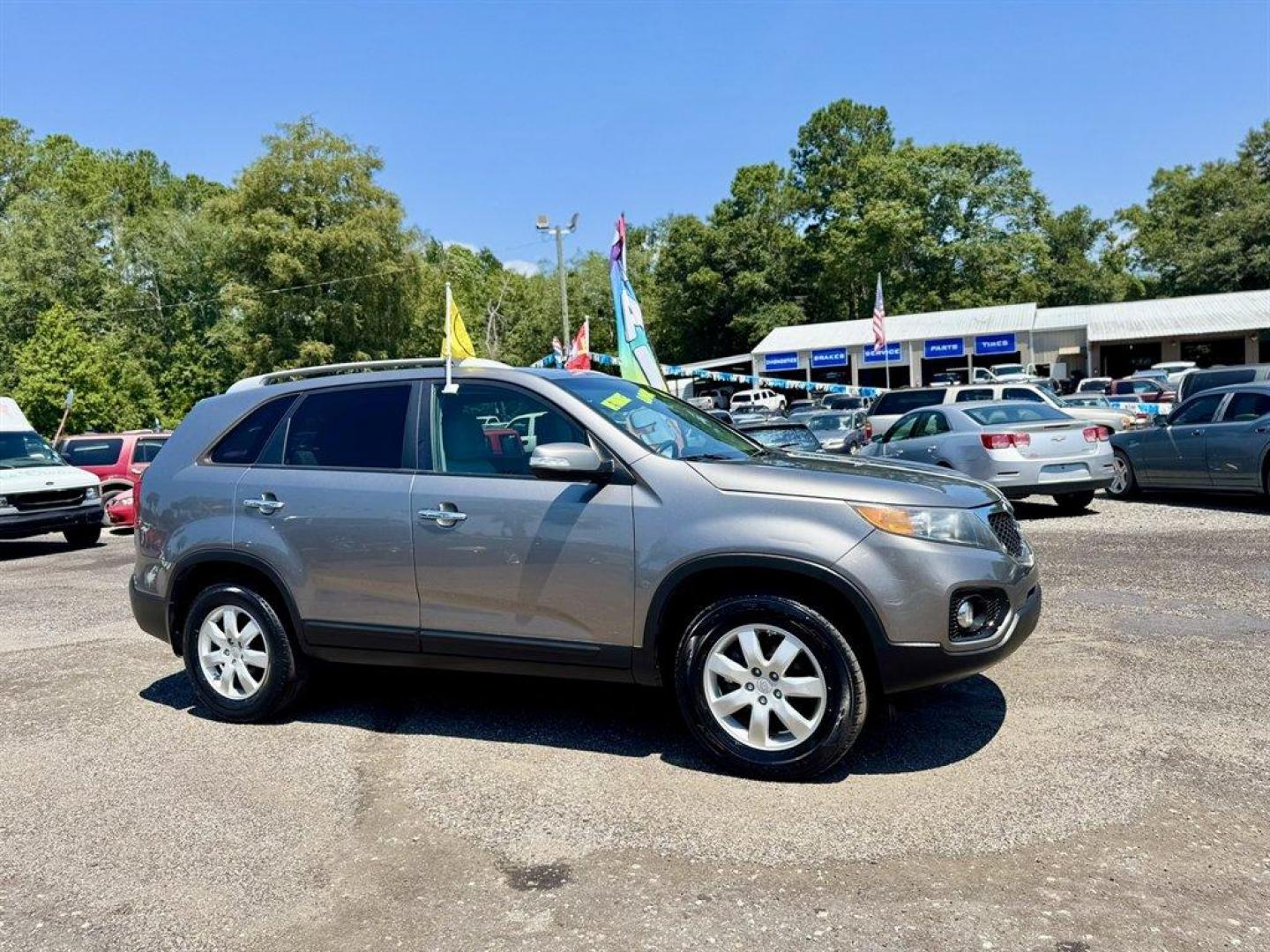 2011 Grey /Grey Kia Sorento (5XYKT3A13BG) with an 2.4l I-4 MPI Dohc Cvvt 2. engine, Automatic transmission, located at 745 East Steele Rd., West Columbia, SC, 29170, (803) 755-9148, 33.927212, -81.148483 - Special Internet Price! 2011 Kia Sorento with AM/FM radio, Backup camera, Cruise control, Cloth interior, Keyless entry, Powered windows, Powered door locks, Plus more! - Photo#2