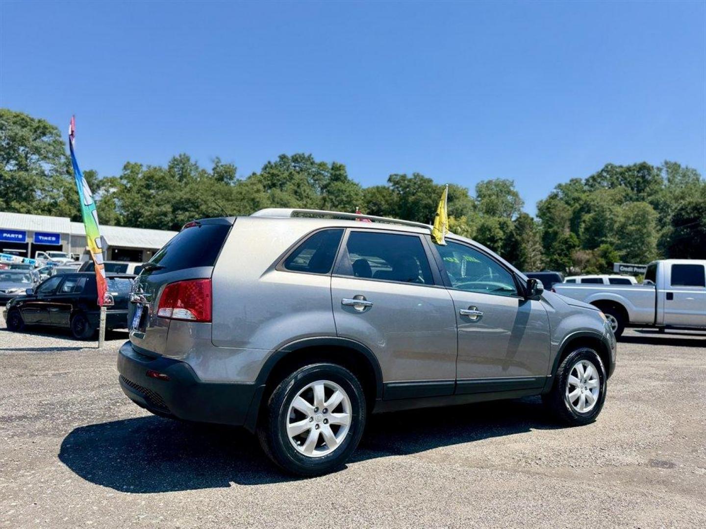 2011 Grey /Grey Kia Sorento (5XYKT3A13BG) with an 2.4l I-4 MPI Dohc Cvvt 2. engine, Automatic transmission, located at 745 East Steele Rd., West Columbia, SC, 29170, (803) 755-9148, 33.927212, -81.148483 - Special Internet Price! 2011 Kia Sorento with AM/FM radio, Backup camera, Cruise control, Cloth interior, Keyless entry, Powered windows, Powered door locks, Plus more! - Photo#3