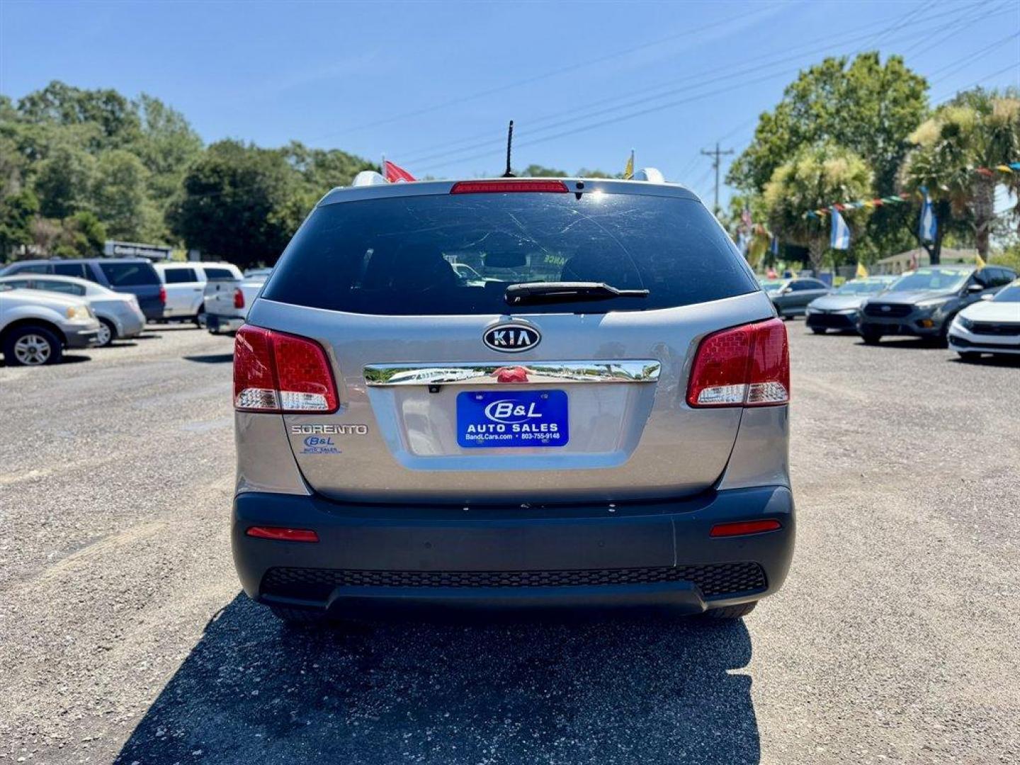 2011 Grey /Grey Kia Sorento (5XYKT3A13BG) with an 2.4l I-4 MPI Dohc Cvvt 2. engine, Automatic transmission, located at 745 East Steele Rd., West Columbia, SC, 29170, (803) 755-9148, 33.927212, -81.148483 - Special Internet Price! 2011 Kia Sorento with AM/FM radio, Backup camera, Cruise control, Cloth interior, Keyless entry, Powered windows, Powered door locks, Plus more! - Photo#4