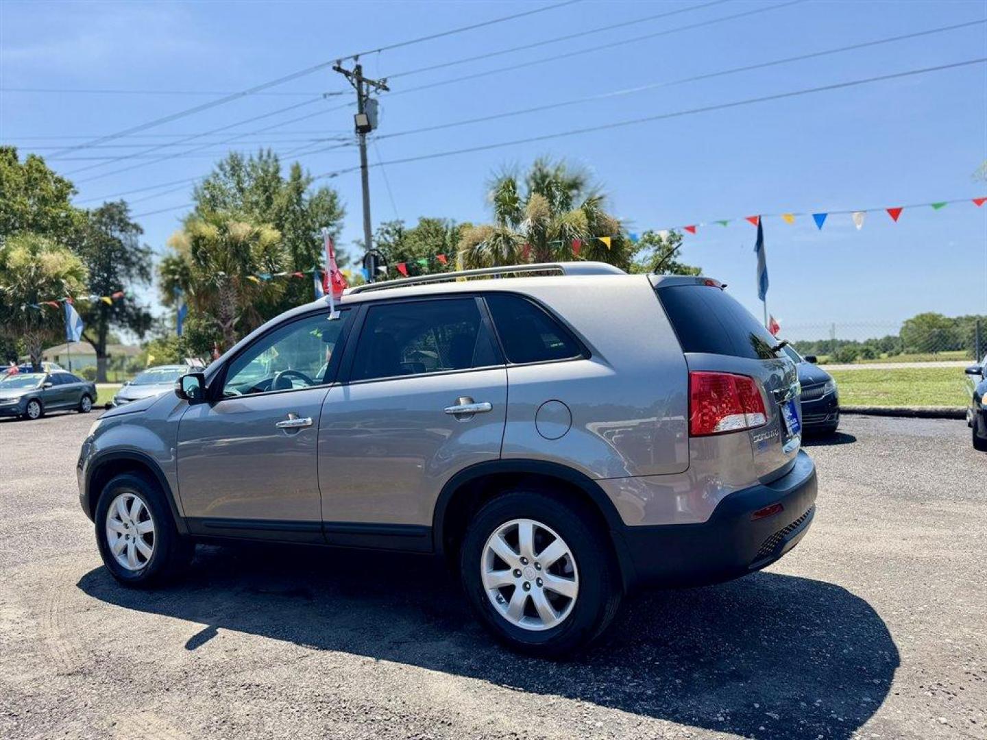 2011 Grey /Grey Kia Sorento (5XYKT3A13BG) with an 2.4l I-4 MPI Dohc Cvvt 2. engine, Automatic transmission, located at 745 East Steele Rd., West Columbia, SC, 29170, (803) 755-9148, 33.927212, -81.148483 - Special Internet Price! 2011 Kia Sorento with AM/FM radio, Backup camera, Cruise control, Cloth interior, Keyless entry, Powered windows, Powered door locks, Plus more! - Photo#5