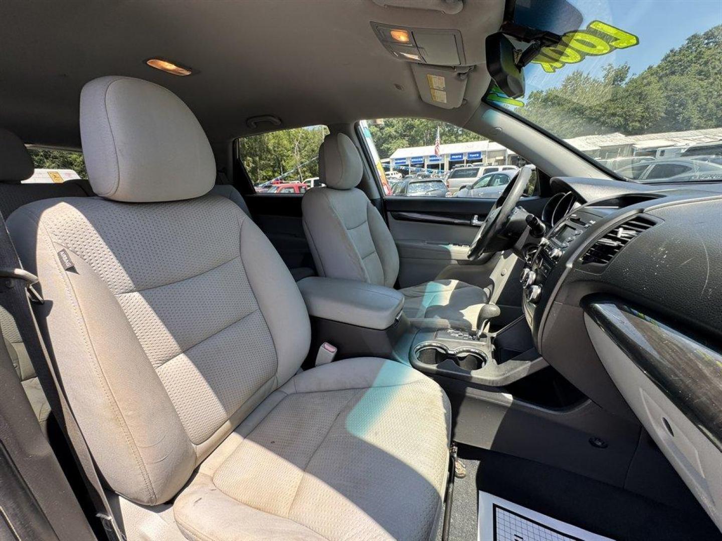 2011 Grey /Grey Kia Sorento (5XYKT3A13BG) with an 2.4l I-4 MPI Dohc Cvvt 2. engine, Automatic transmission, located at 745 East Steele Rd., West Columbia, SC, 29170, (803) 755-9148, 33.927212, -81.148483 - Special Internet Price! 2011 Kia Sorento with AM/FM radio, Backup camera, Cruise control, Cloth interior, Keyless entry, Powered windows, Powered door locks, Plus more! - Photo#25