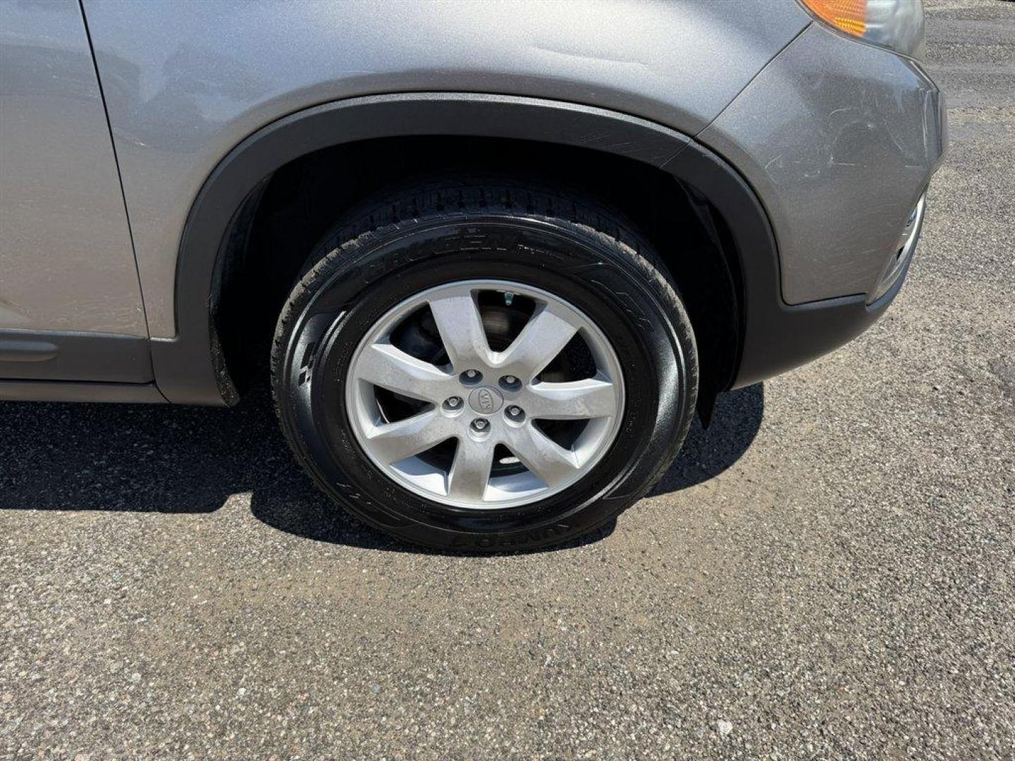 2011 Grey /Grey Kia Sorento (5XYKT3A13BG) with an 2.4l I-4 MPI Dohc Cvvt 2. engine, Automatic transmission, located at 745 East Steele Rd., West Columbia, SC, 29170, (803) 755-9148, 33.927212, -81.148483 - Special Internet Price! 2011 Kia Sorento with AM/FM radio, Backup camera, Cruise control, Cloth interior, Keyless entry, Powered windows, Powered door locks, Plus more! - Photo#26