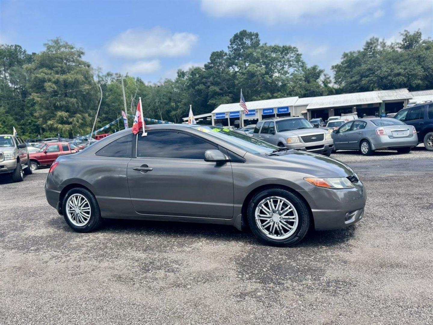 2006 Grey /Grey Honda Civic (2HGFG12666H) with an 1.8l I-4 MPI Sohc 1.8l engine, Automatic transmission, located at 745 East Steele Rd., West Columbia, SC, 29170, (803) 755-9148, 33.927212, -81.148483 - Special Internet Price! 2006 Honda Civic - Photo#2