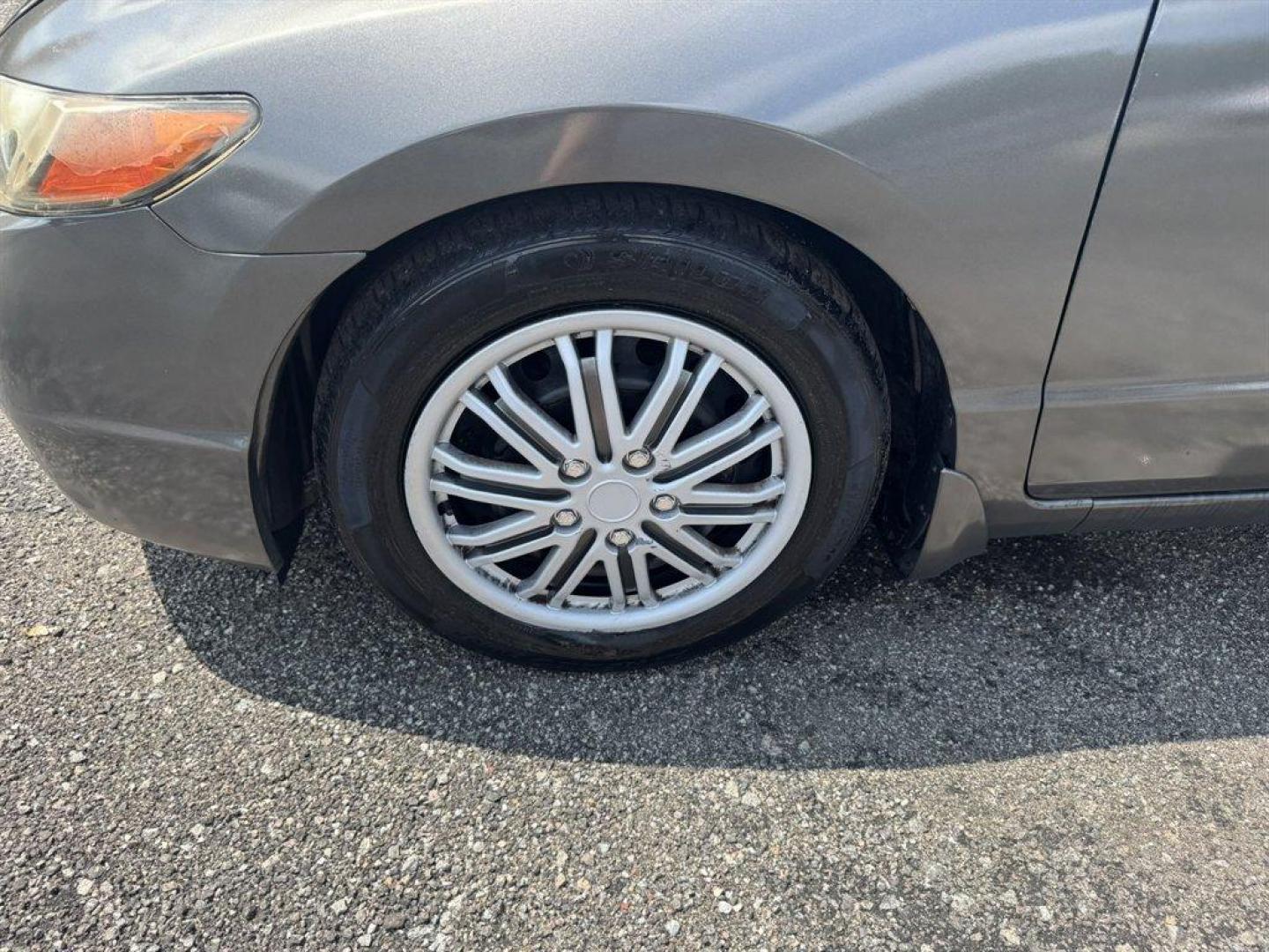 2006 Grey /Grey Honda Civic (2HGFG12666H) with an 1.8l I-4 MPI Sohc 1.8l engine, Automatic transmission, located at 745 East Steele Rd., West Columbia, SC, 29170, (803) 755-9148, 33.927212, -81.148483 - Special Internet Price! 2006 Honda Civic - Photo#21