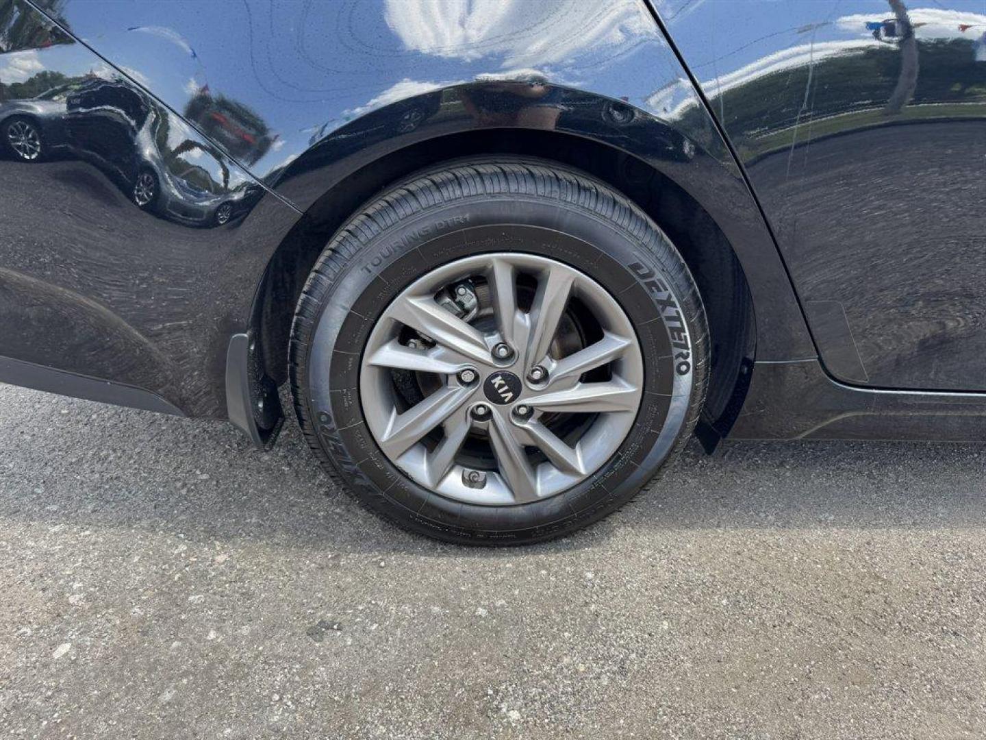 2020 Black /Black Kia Optima (5XXGT4L35LG) with an 2.4l I-4 DI Dohc 2.4l engine, Automatic transmission, located at 745 East Steele Rd., West Columbia, SC, 29170, (803) 755-9148, 33.927212, -81.148483 - Special Internet Price! 2020 Kia Optima with AM/FM radio, Bluetooth, Backup camera, Cruise control, Cloth interior, Powered windows, Powered door locks, Plus more! - Photo#26