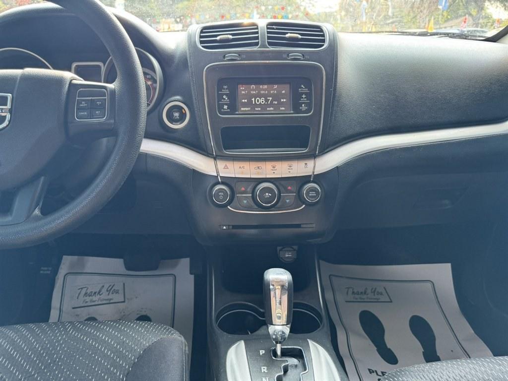 2014 Grey /Black Dodge Journey (3C4PDCBG7ET) with an 3.6l V6 MPI Dohc VVT Flex engine, Automatic transmission, located at 745 East Steele Rd., West Columbia, SC, 29170, (803) 755-9148, 33.927212, -81.148483- Photo#10