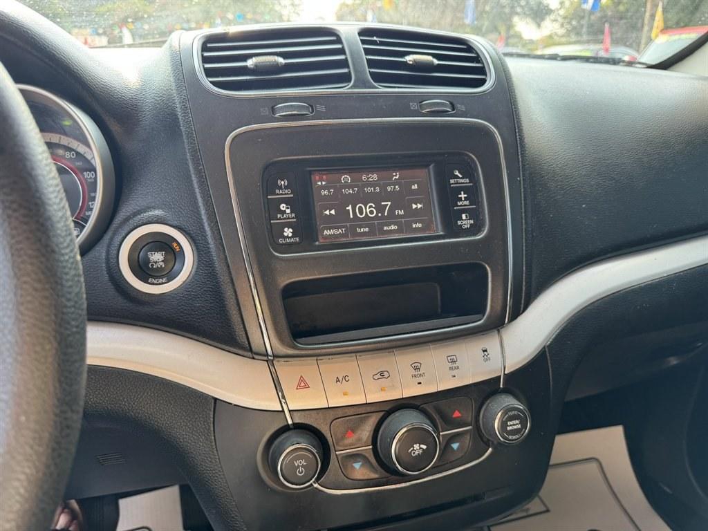 2014 Grey /Black Dodge Journey (3C4PDCBG7ET) with an 3.6l V6 MPI Dohc VVT Flex engine, Automatic transmission, located at 745 East Steele Rd., West Columbia, SC, 29170, (803) 755-9148, 33.927212, -81.148483- Photo#11