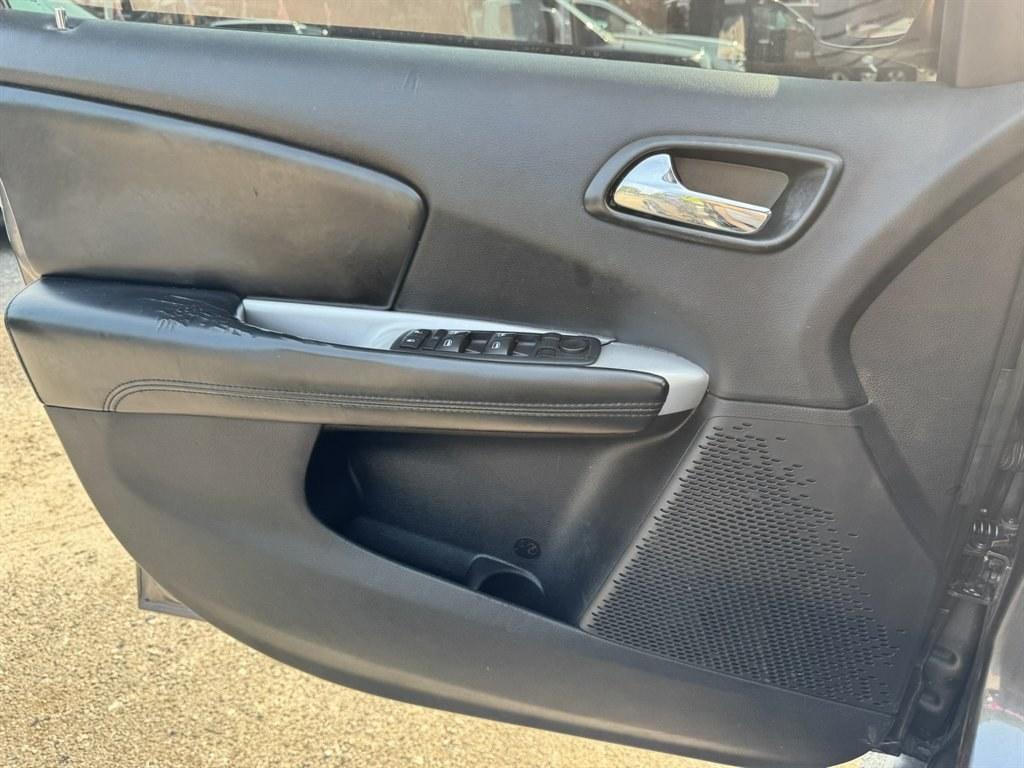 2014 Grey /Black Dodge Journey (3C4PDCBG7ET) with an 3.6l V6 MPI Dohc VVT Flex engine, Automatic transmission, located at 745 East Steele Rd., West Columbia, SC, 29170, (803) 755-9148, 33.927212, -81.148483- Photo#13