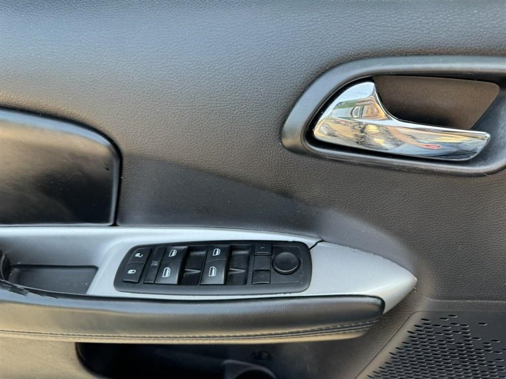 2014 Grey /Black Dodge Journey (3C4PDCBG7ET) with an 3.6l V6 MPI Dohc VVT Flex engine, Automatic transmission, located at 745 East Steele Rd., West Columbia, SC, 29170, (803) 755-9148, 33.927212, -81.148483- Photo#14