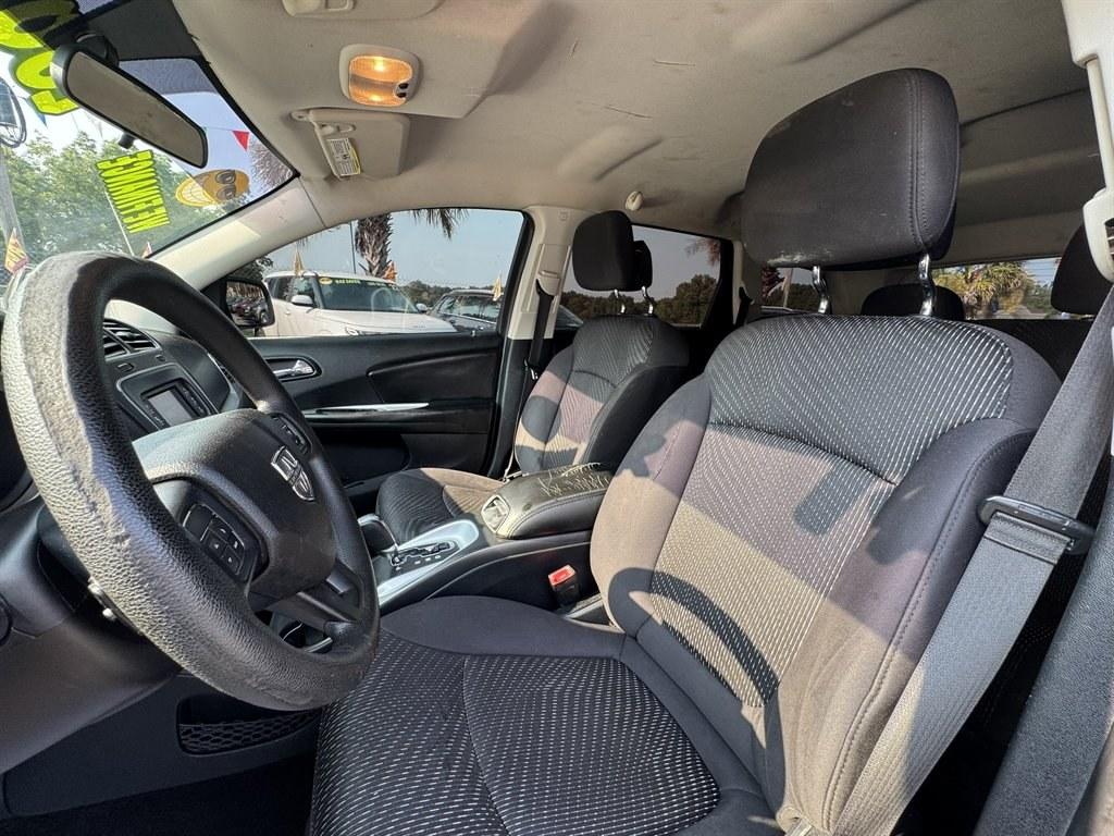 2014 Grey /Black Dodge Journey (3C4PDCBG7ET) with an 3.6l V6 MPI Dohc VVT Flex engine, Automatic transmission, located at 745 East Steele Rd., West Columbia, SC, 29170, (803) 755-9148, 33.927212, -81.148483- Photo#15