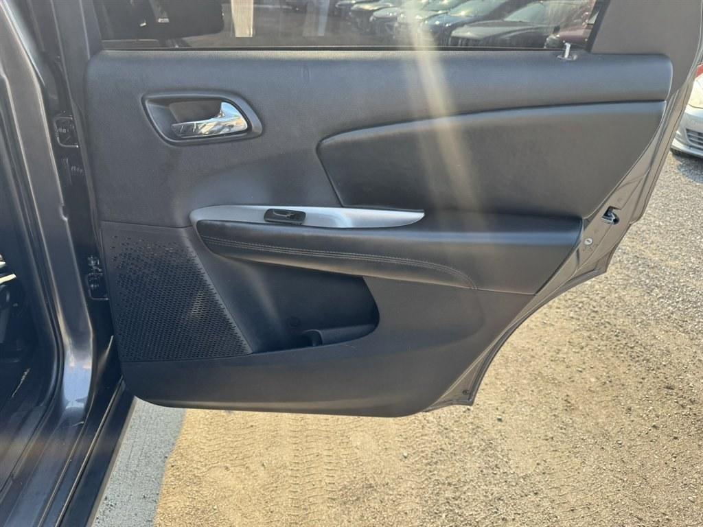 2014 Grey /Black Dodge Journey (3C4PDCBG7ET) with an 3.6l V6 MPI Dohc VVT Flex engine, Automatic transmission, located at 745 East Steele Rd., West Columbia, SC, 29170, (803) 755-9148, 33.927212, -81.148483- Photo#18