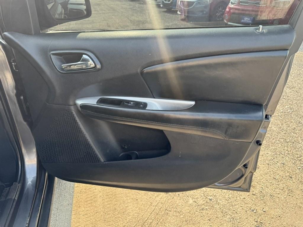 2014 Grey /Black Dodge Journey (3C4PDCBG7ET) with an 3.6l V6 MPI Dohc VVT Flex engine, Automatic transmission, located at 745 East Steele Rd., West Columbia, SC, 29170, (803) 755-9148, 33.927212, -81.148483- Photo#20