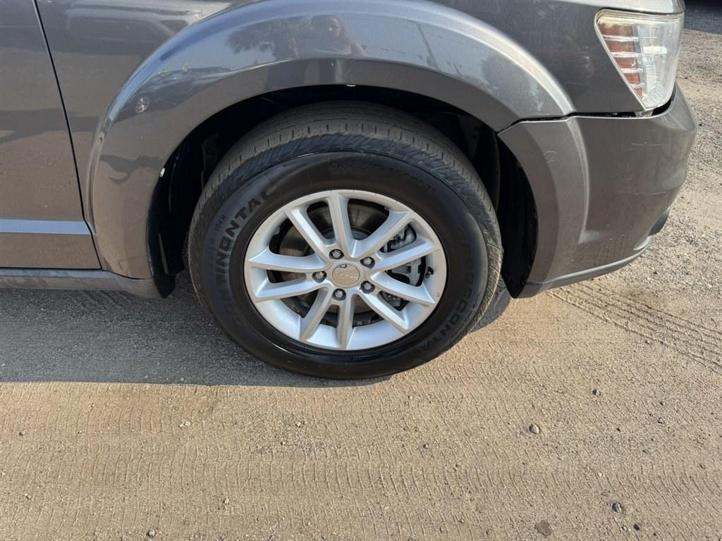 2014 Grey /Black Dodge Journey (3C4PDCBG7ET) with an 3.6l V6 MPI Dohc VVT Flex engine, Automatic transmission, located at 745 East Steele Rd., West Columbia, SC, 29170, (803) 755-9148, 33.927212, -81.148483- Photo#24