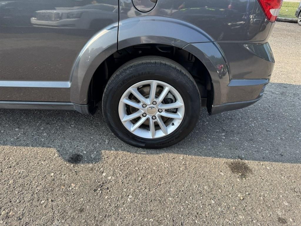 2014 Grey /Black Dodge Journey (3C4PDCBG7ET) with an 3.6l V6 MPI Dohc VVT Flex engine, Automatic transmission, located at 745 East Steele Rd., West Columbia, SC, 29170, (803) 755-9148, 33.927212, -81.148483- Photo#26