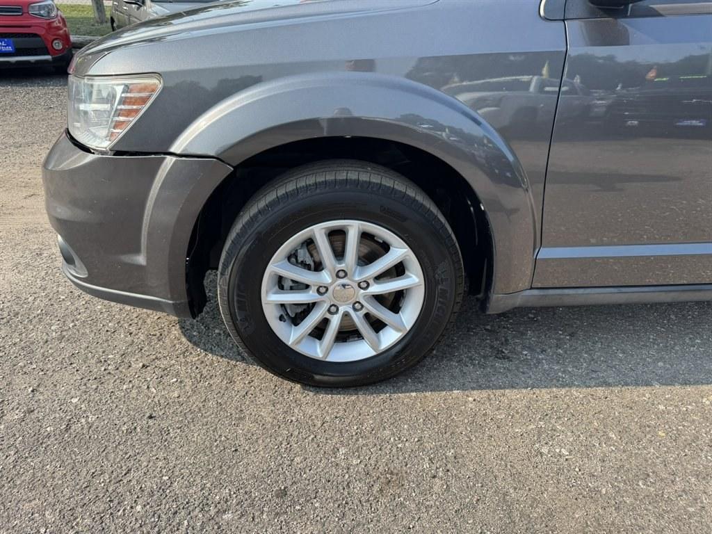 2014 Grey /Black Dodge Journey (3C4PDCBG7ET) with an 3.6l V6 MPI Dohc VVT Flex engine, Automatic transmission, located at 745 East Steele Rd., West Columbia, SC, 29170, (803) 755-9148, 33.927212, -81.148483- Photo#27