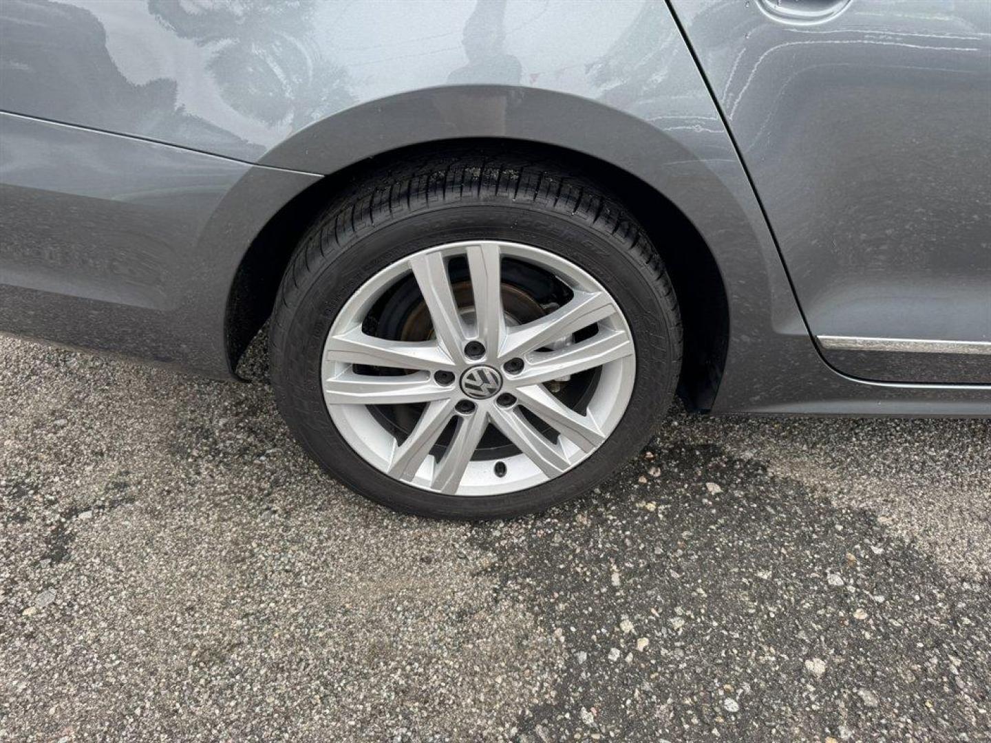 2017 Grey /Black Volkswagen Jetta (3VWL17AJ7HM) with an 1.8l I-4 DI Dohc T/C 1.8l engine, Automatic transmission, located at 745 East Steele Rd., West Columbia, SC, 29170, (803) 755-9148, 33.927212, -81.148483 - Special Internet Price! 2017 Volkswagen Jetta with AM/FM radio, Backup camera, Navigation, Cruise control, Sunroof, Keyless entry, Push to start, Leather interior, Powered windows, Powered door locks, Plus more! - Photo#34