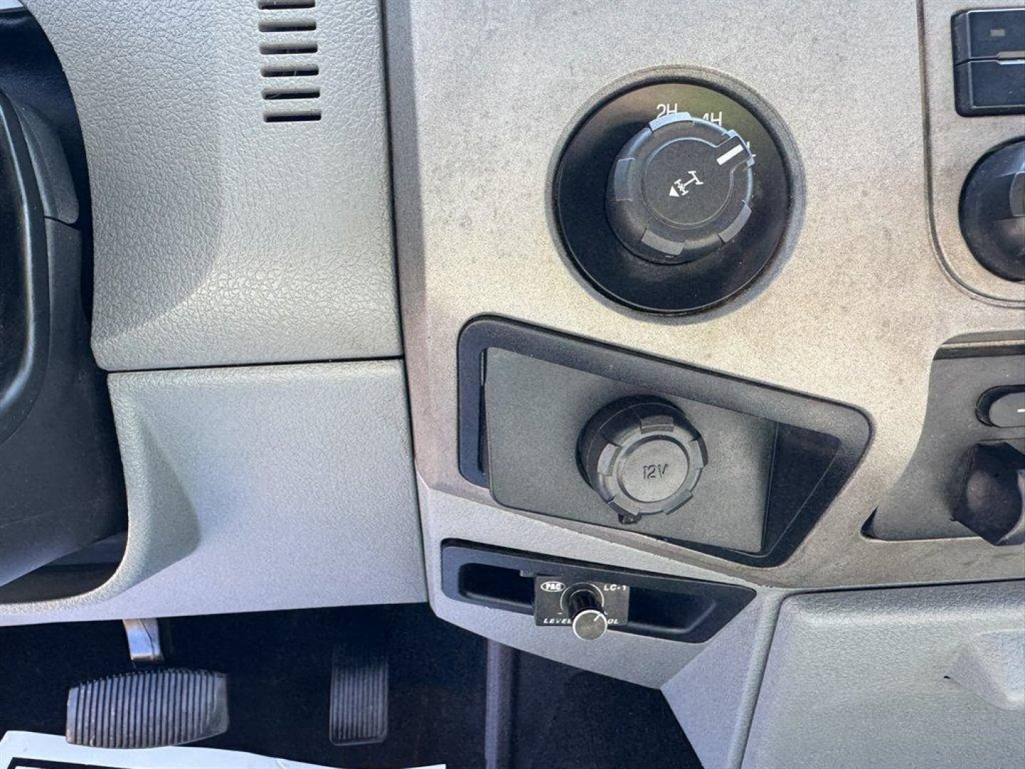 2012 White /Grey Ford F250sd (1FT7W2BT9CE) with an 6.7l V8 DI OHC Tdsl 6.7l engine, Automatic transmission, located at 745 East Steele Rd., West Columbia, SC, 29170, (803) 755-9148, 33.927212, -81.148483 - Special Internet Price! 2012 Ford F250SD - Photo#14