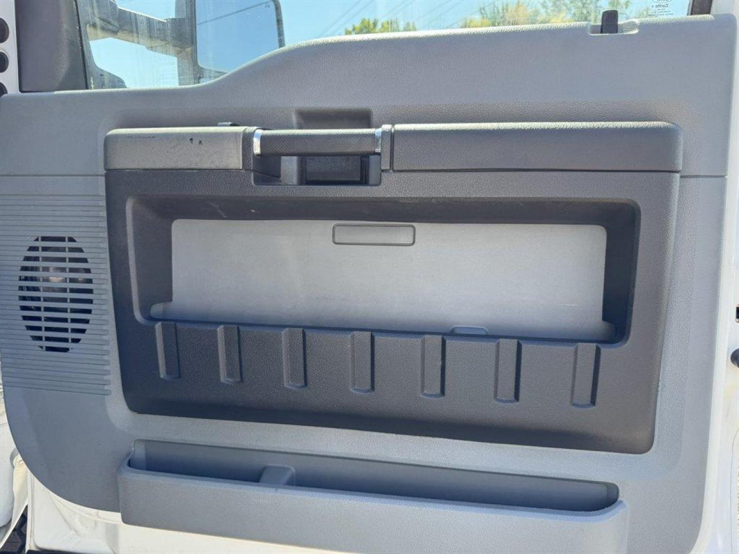 2012 White /Grey Ford F250sd (1FT7W2BT9CE) with an 6.7l V8 DI OHC Tdsl 6.7l engine, Automatic transmission, located at 745 East Steele Rd., West Columbia, SC, 29170, (803) 755-9148, 33.927212, -81.148483 - Special Internet Price! 2012 Ford F250SD - Photo#27