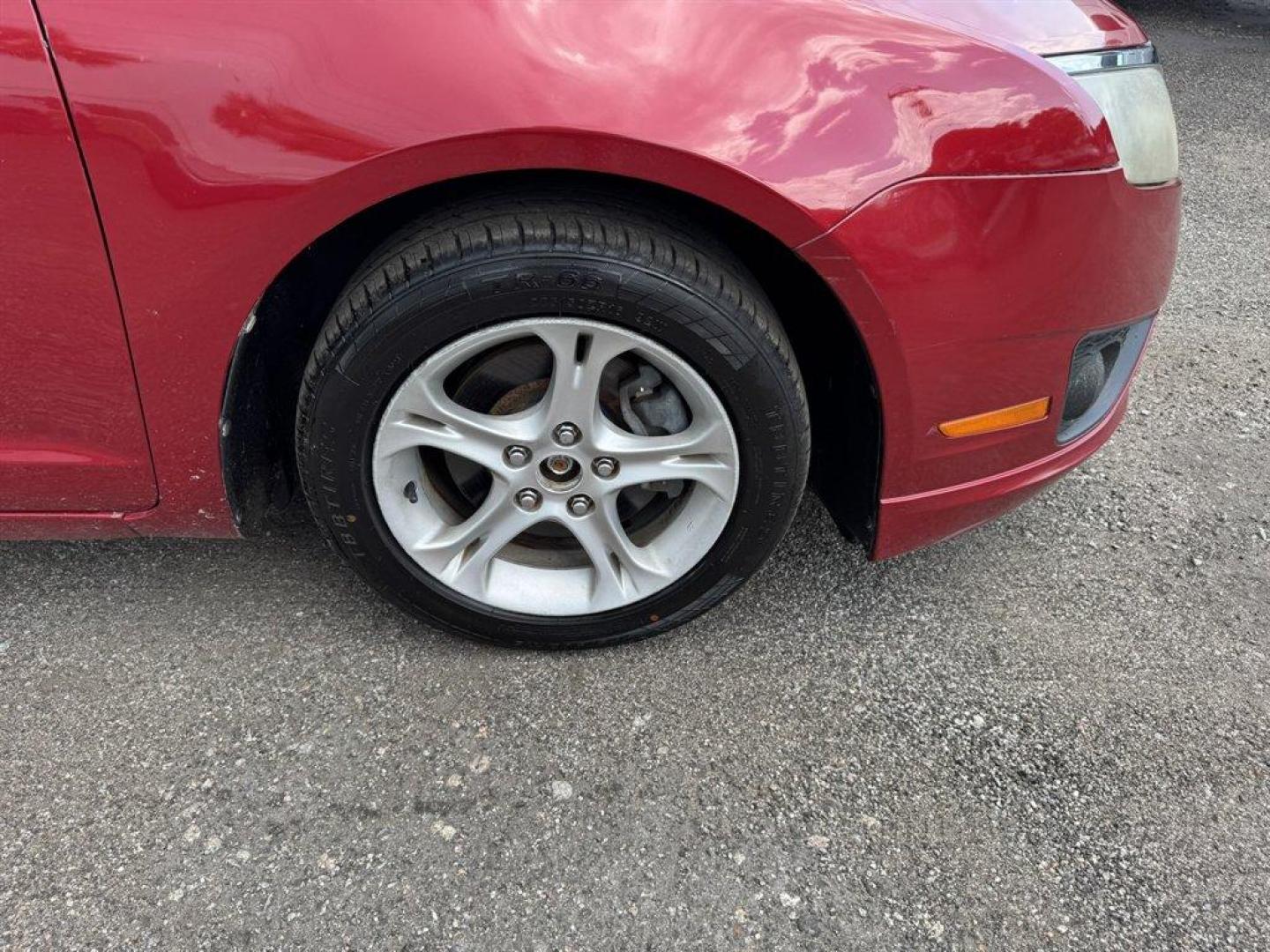 2010 Red /Black Ford Fusion (3FAHP0HAXAR) with an 2.5l I-4 Smpi Dohc 2.5l engine, Automatic transmission, located at 745 East Steele Rd., West Columbia, SC, 29170, (803) 755-9148, 33.927212, -81.148483 - Special Internet Price! 2010 Ford Fusion with AM/FM radio, Cruise control, Cloth interior, Powered windows, Powered door locks, Plus more! - Photo#26