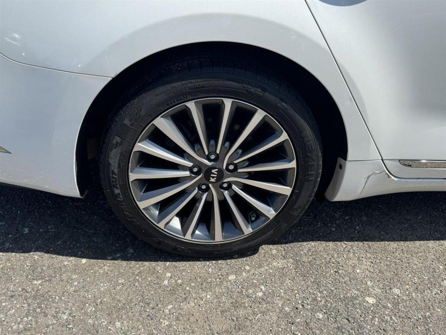 2017 White /Black Kia Cadenza (KNALB4J13H5) with an 3.3l V6 DI Dohc 3.3l engine, Automatic transmission, located at 745 East Steele Rd., West Columbia, SC, 29170, (803) 755-9148, 33.927212, -81.148483 - Special Internet Price! 2017 Kia Cadenza with AM/FM radio, Bluetooth, Backup camera, Cruise control, Leather interior, Keyless entry, Push to start, Powered windows, Powered door locks, Plus more! - Photo#30