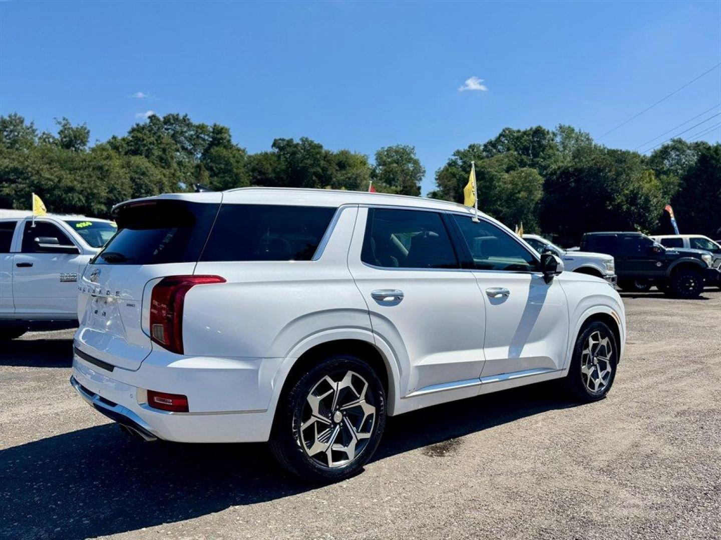 2021 White /Taupe Hyundai Palisade (KM8R7DHE0MU) with an 3.8l V6 DI Dohc Cvvt 3.8l engine, Automatic transmission, located at 745 East Steele Rd., West Columbia, SC, 29170, (803) 755-9148, 33.927212, -81.148483 - Special Internet Price! 2021 Hyundai Palisade with AM/FM radio, Bluetooth, Backup camera, Navigation, Sunroof, 3rd row seating, Leather interior, Heating and cooling seats, Push to start, Keyless entry, Powered windows, Powered door locks, Plus more! - Photo#3