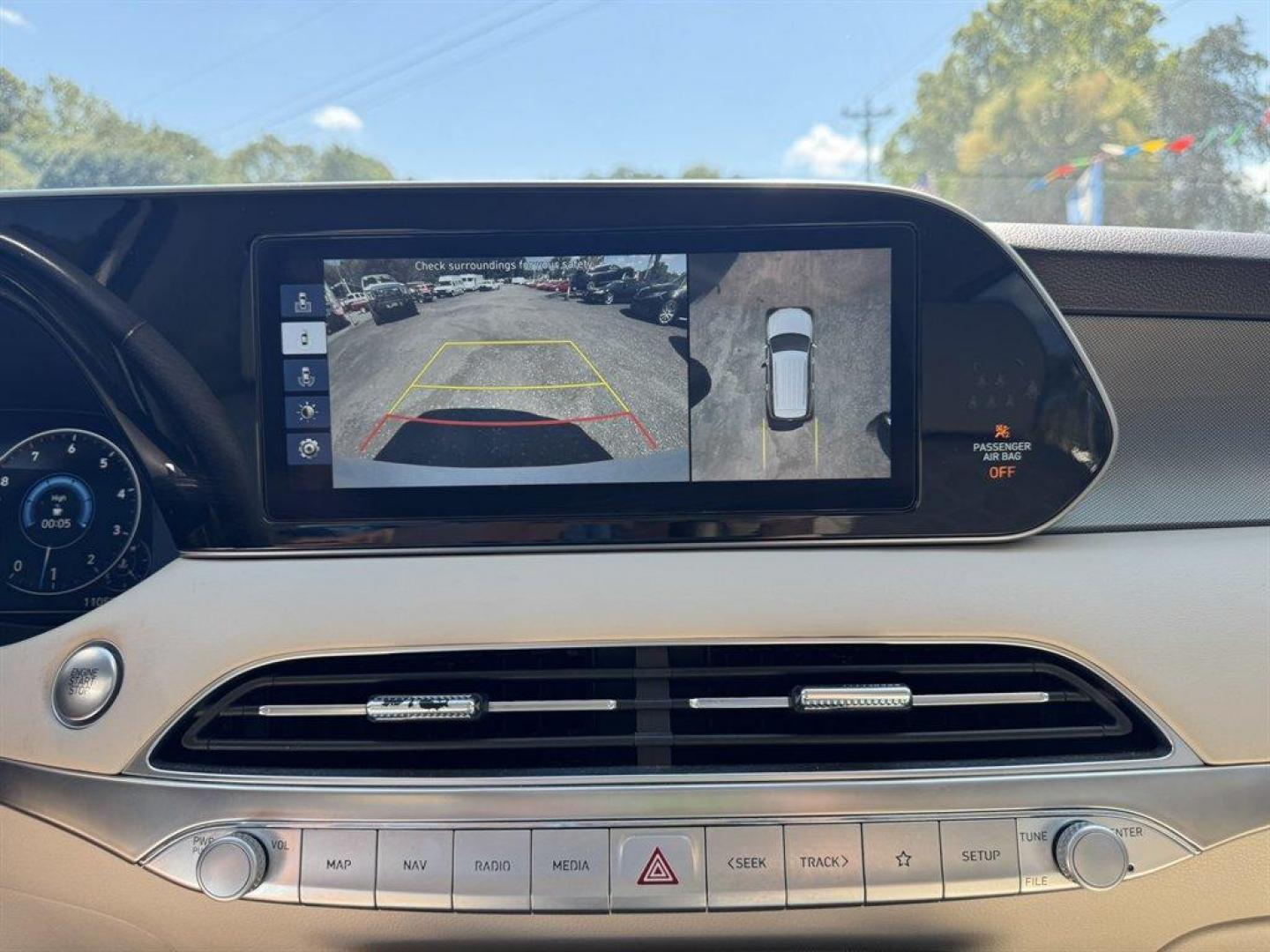 2021 White /Taupe Hyundai Palisade (KM8R7DHE0MU) with an 3.8l V6 DI Dohc Cvvt 3.8l engine, Automatic transmission, located at 745 East Steele Rd., West Columbia, SC, 29170, (803) 755-9148, 33.927212, -81.148483 - Special Internet Price! 2021 Hyundai Palisade with AM/FM radio, Bluetooth, Backup camera, Navigation, Sunroof, 3rd row seating, Leather interior, Heating and cooling seats, Push to start, Keyless entry, Powered windows, Powered door locks, Plus more! - Photo#17