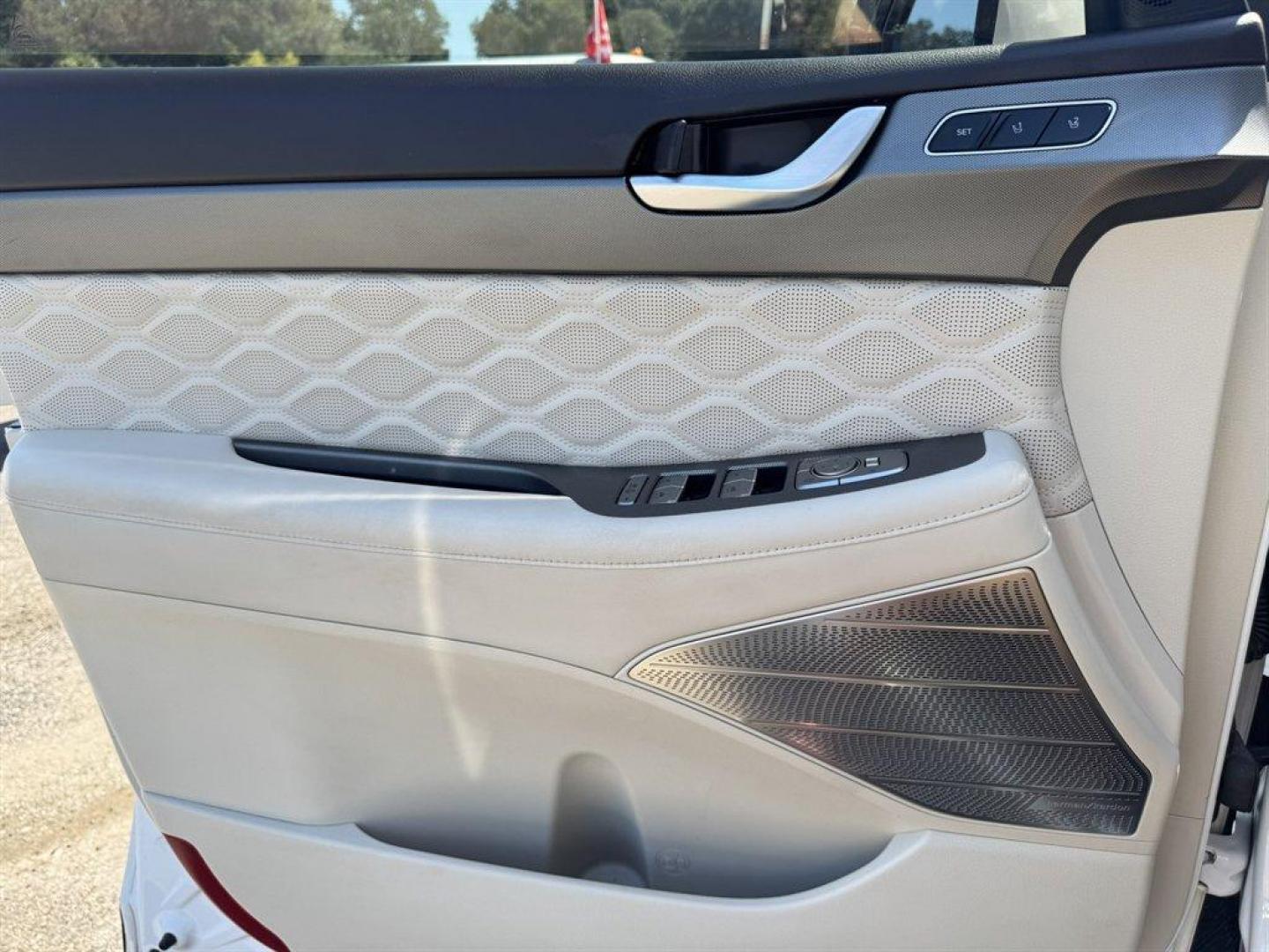 2021 White /Taupe Hyundai Palisade (KM8R7DHE0MU) with an 3.8l V6 DI Dohc Cvvt 3.8l engine, Automatic transmission, located at 745 East Steele Rd., West Columbia, SC, 29170, (803) 755-9148, 33.927212, -81.148483 - Special Internet Price! 2021 Hyundai Palisade with AM/FM radio, Bluetooth, Backup camera, Navigation, Sunroof, 3rd row seating, Leather interior, Heating and cooling seats, Push to start, Keyless entry, Powered windows, Powered door locks, Plus more! - Photo#25