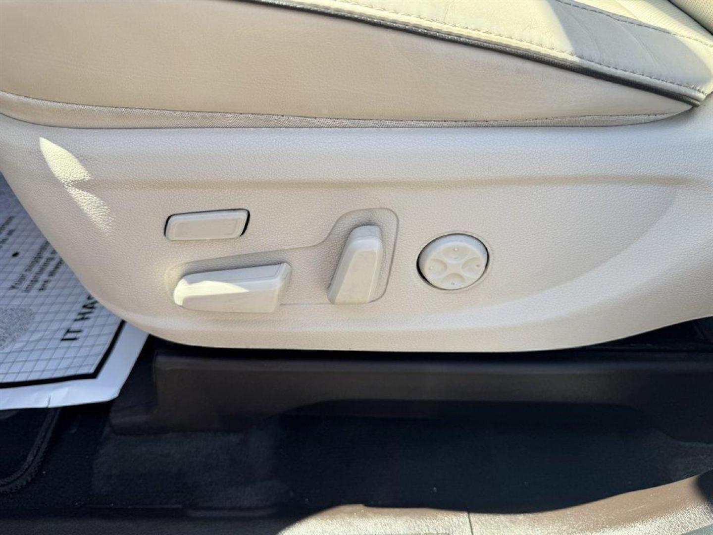 2021 White /Taupe Hyundai Palisade (KM8R7DHE0MU) with an 3.8l V6 DI Dohc Cvvt 3.8l engine, Automatic transmission, located at 745 East Steele Rd., West Columbia, SC, 29170, (803) 755-9148, 33.927212, -81.148483 - Special Internet Price! 2021 Hyundai Palisade with AM/FM radio, Bluetooth, Backup camera, Navigation, Sunroof, 3rd row seating, Leather interior, Heating and cooling seats, Push to start, Keyless entry, Powered windows, Powered door locks, Plus more! - Photo#28