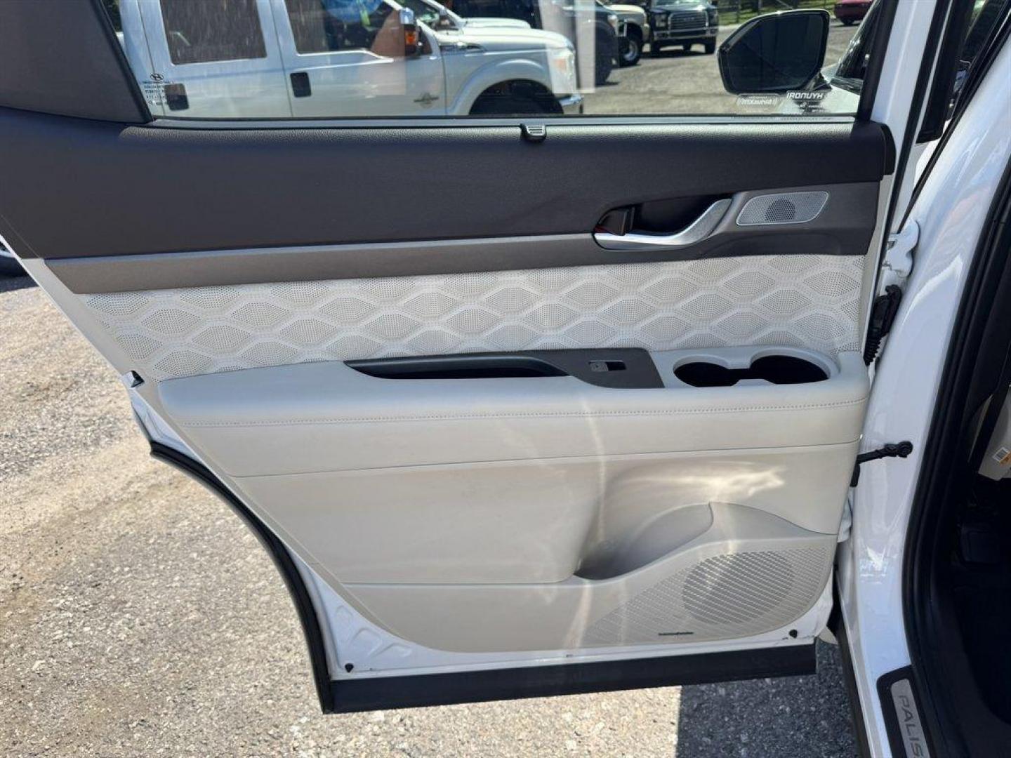 2021 White /Taupe Hyundai Palisade (KM8R7DHE0MU) with an 3.8l V6 DI Dohc Cvvt 3.8l engine, Automatic transmission, located at 745 East Steele Rd., West Columbia, SC, 29170, (803) 755-9148, 33.927212, -81.148483 - Special Internet Price! 2021 Hyundai Palisade with AM/FM radio, Bluetooth, Backup camera, Navigation, Sunroof, 3rd row seating, Leather interior, Heating and cooling seats, Push to start, Keyless entry, Powered windows, Powered door locks, Plus more! - Photo#29