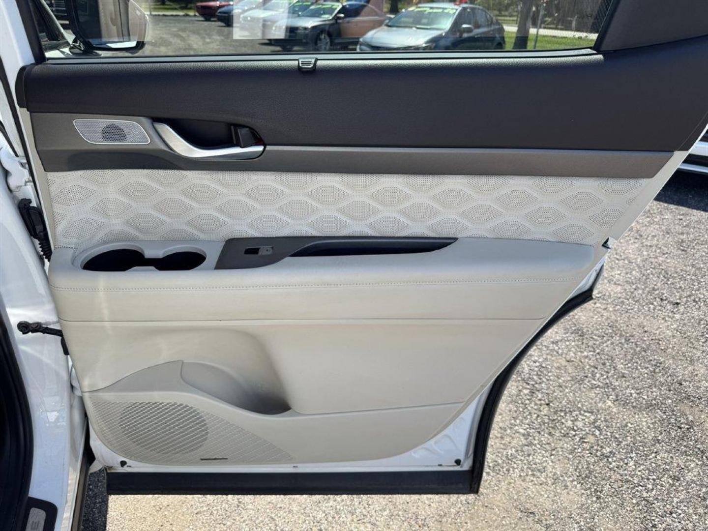 2021 White /Taupe Hyundai Palisade (KM8R7DHE0MU) with an 3.8l V6 DI Dohc Cvvt 3.8l engine, Automatic transmission, located at 745 East Steele Rd., West Columbia, SC, 29170, (803) 755-9148, 33.927212, -81.148483 - Special Internet Price! 2021 Hyundai Palisade with AM/FM radio, Bluetooth, Backup camera, Navigation, Sunroof, 3rd row seating, Leather interior, Heating and cooling seats, Push to start, Keyless entry, Powered windows, Powered door locks, Plus more! - Photo#33