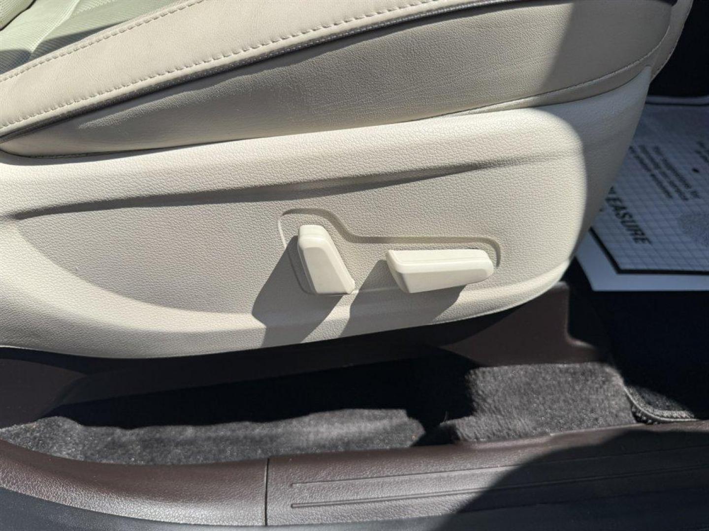 2021 White /Taupe Hyundai Palisade (KM8R7DHE0MU) with an 3.8l V6 DI Dohc Cvvt 3.8l engine, Automatic transmission, located at 745 East Steele Rd., West Columbia, SC, 29170, (803) 755-9148, 33.927212, -81.148483 - Special Internet Price! 2021 Hyundai Palisade with AM/FM radio, Bluetooth, Backup camera, Navigation, Sunroof, 3rd row seating, Leather interior, Heating and cooling seats, Push to start, Keyless entry, Powered windows, Powered door locks, Plus more! - Photo#37