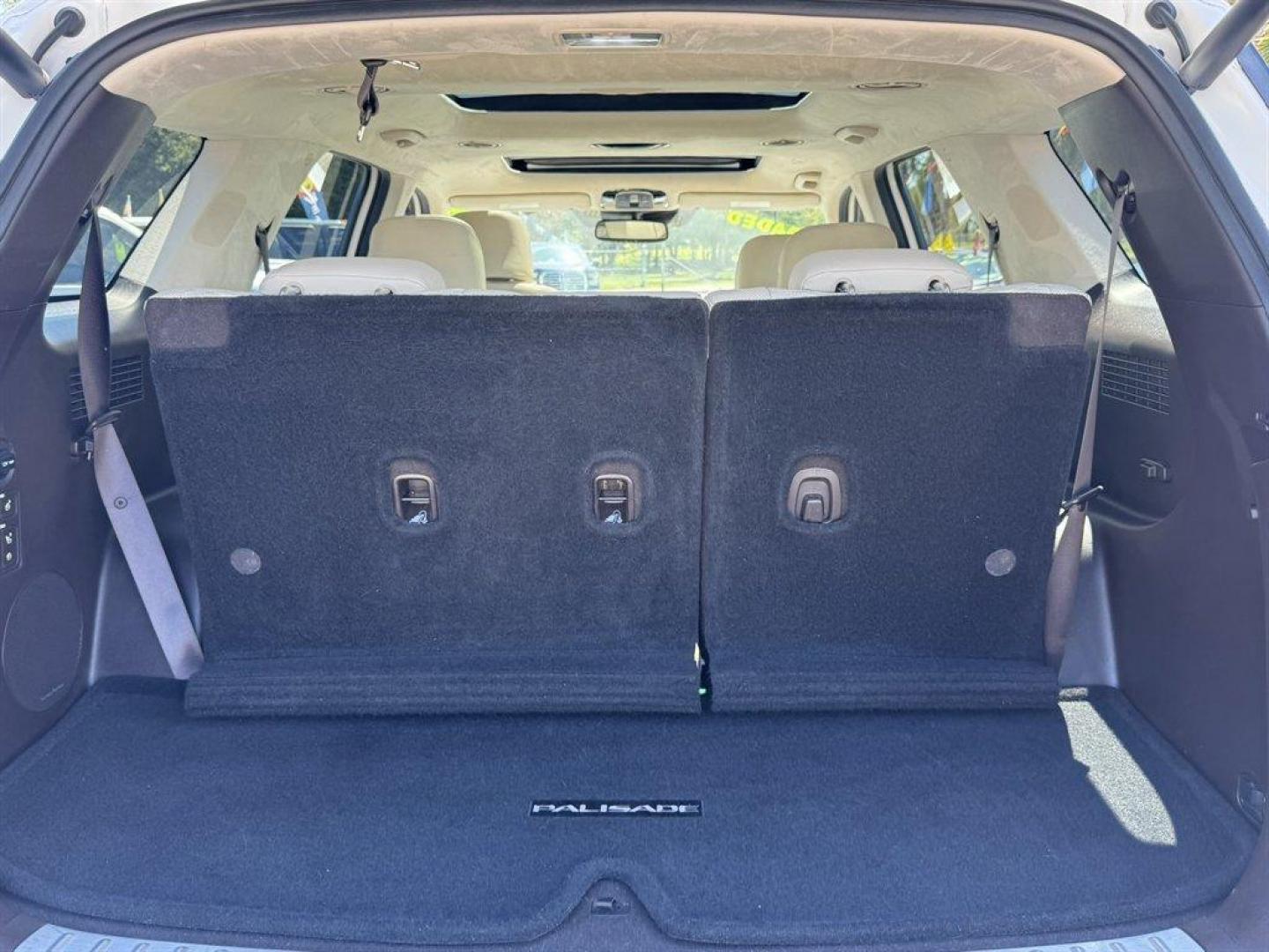 2021 White /Taupe Hyundai Palisade (KM8R7DHE0MU) with an 3.8l V6 DI Dohc Cvvt 3.8l engine, Automatic transmission, located at 745 East Steele Rd., West Columbia, SC, 29170, (803) 755-9148, 33.927212, -81.148483 - Special Internet Price! 2021 Hyundai Palisade with AM/FM radio, Bluetooth, Backup camera, Navigation, Sunroof, 3rd row seating, Leather interior, Heating and cooling seats, Push to start, Keyless entry, Powered windows, Powered door locks, Plus more! - Photo#38