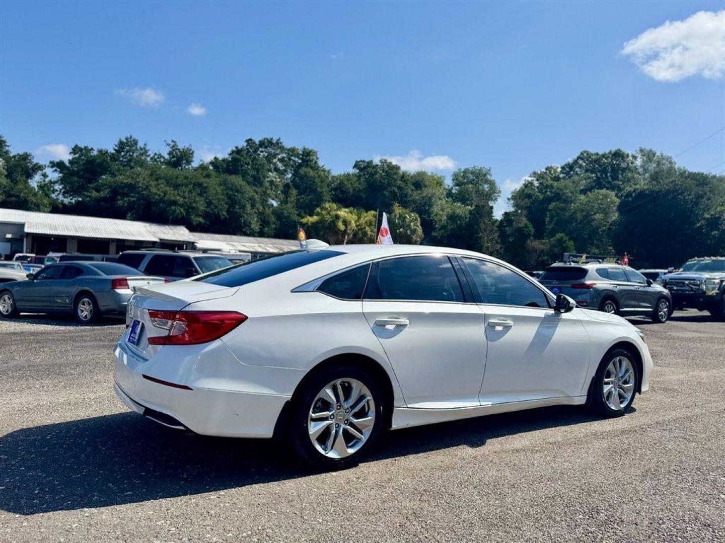 2018 White /Black Honda Accord (1HGCV1F19JA) with an 1.5l I-4 DI Dohc T/C 1.5l engine, Automatic transmission, located at 745 East Steele Rd., West Columbia, SC, 29170, (803) 755-9148, 33.927212, -81.148483 - Special Internet Price! 2018 Honda Accord with AM/FM radio, Bluetooth, Backup camera, Cruise control, Cloth interior, Keyless entry, Push to start, Powered windows, Powered door locks, Plus more! - Photo#3