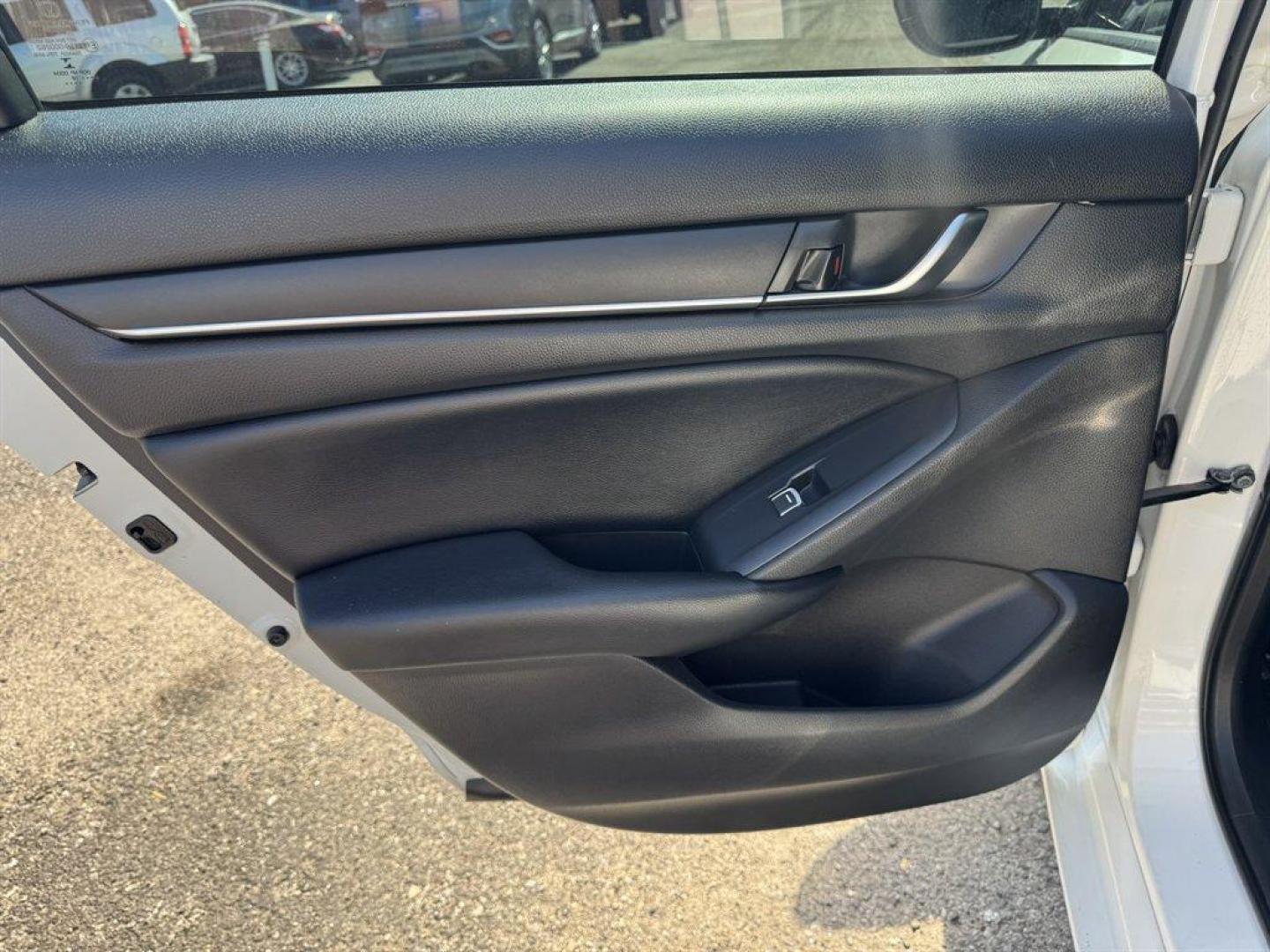 2018 White /Black Honda Accord (1HGCV1F19JA) with an 1.5l I-4 DI Dohc T/C 1.5l engine, Automatic transmission, located at 745 East Steele Rd., West Columbia, SC, 29170, (803) 755-9148, 33.927212, -81.148483 - Special Internet Price! 2018 Honda Accord with AM/FM radio, Bluetooth, Backup camera, Cruise control, Cloth interior, Keyless entry, Push to start, Powered windows, Powered door locks, Plus more! - Photo#21