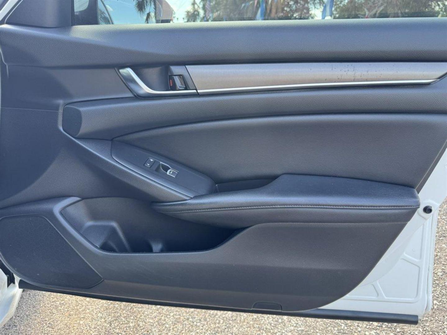 2018 White /Black Honda Accord (1HGCV1F19JA) with an 1.5l I-4 DI Dohc T/C 1.5l engine, Automatic transmission, located at 745 East Steele Rd., West Columbia, SC, 29170, (803) 755-9148, 33.927212, -81.148483 - Special Internet Price! 2018 Honda Accord with AM/FM radio, Bluetooth, Backup camera, Cruise control, Cloth interior, Keyless entry, Push to start, Powered windows, Powered door locks, Plus more! - Photo#25