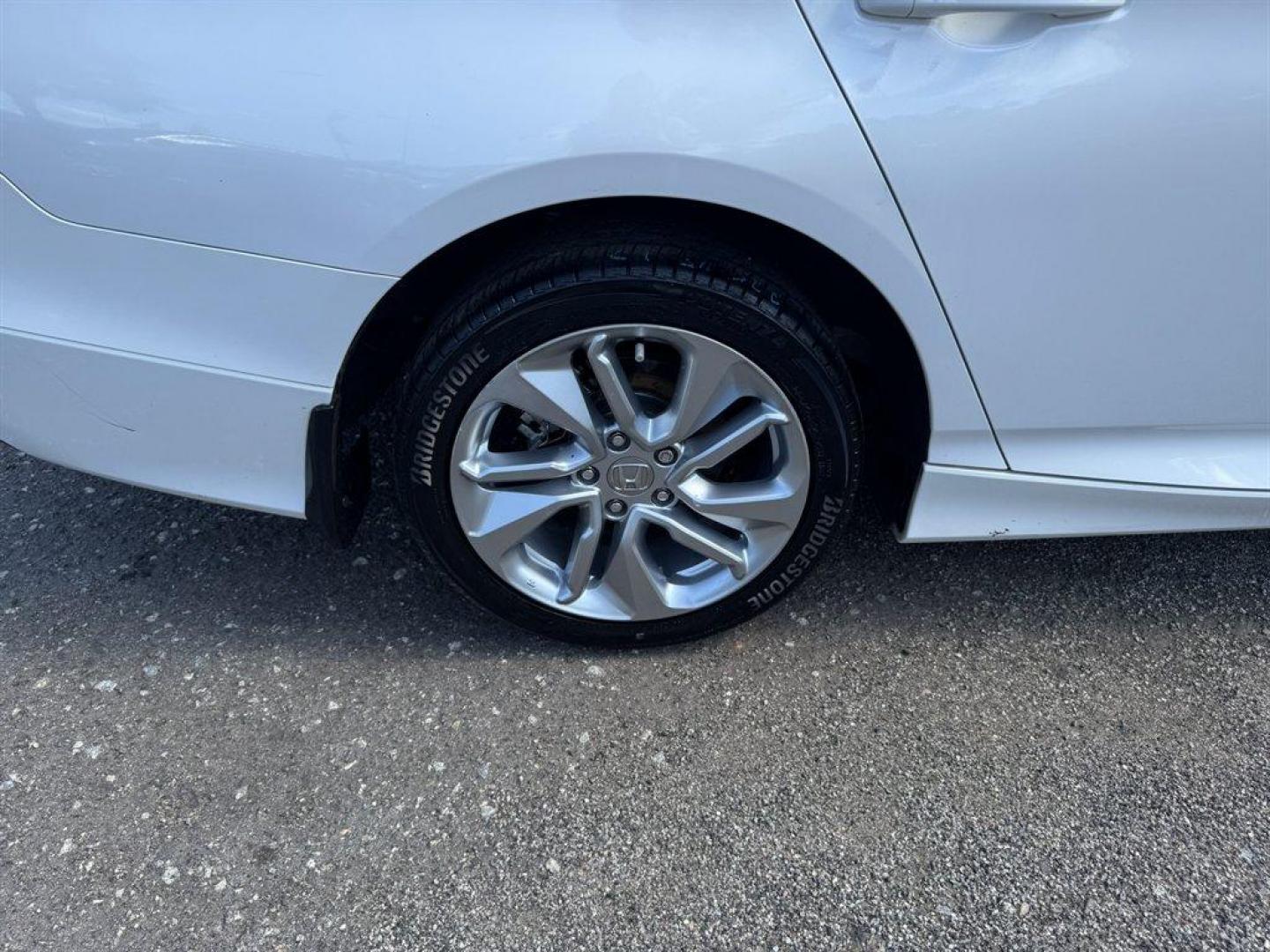 2018 White /Black Honda Accord (1HGCV1F19JA) with an 1.5l I-4 DI Dohc T/C 1.5l engine, Automatic transmission, located at 745 East Steele Rd., West Columbia, SC, 29170, (803) 755-9148, 33.927212, -81.148483 - Special Internet Price! 2018 Honda Accord with AM/FM radio, Bluetooth, Backup camera, Cruise control, Cloth interior, Keyless entry, Push to start, Powered windows, Powered door locks, Plus more! - Photo#28