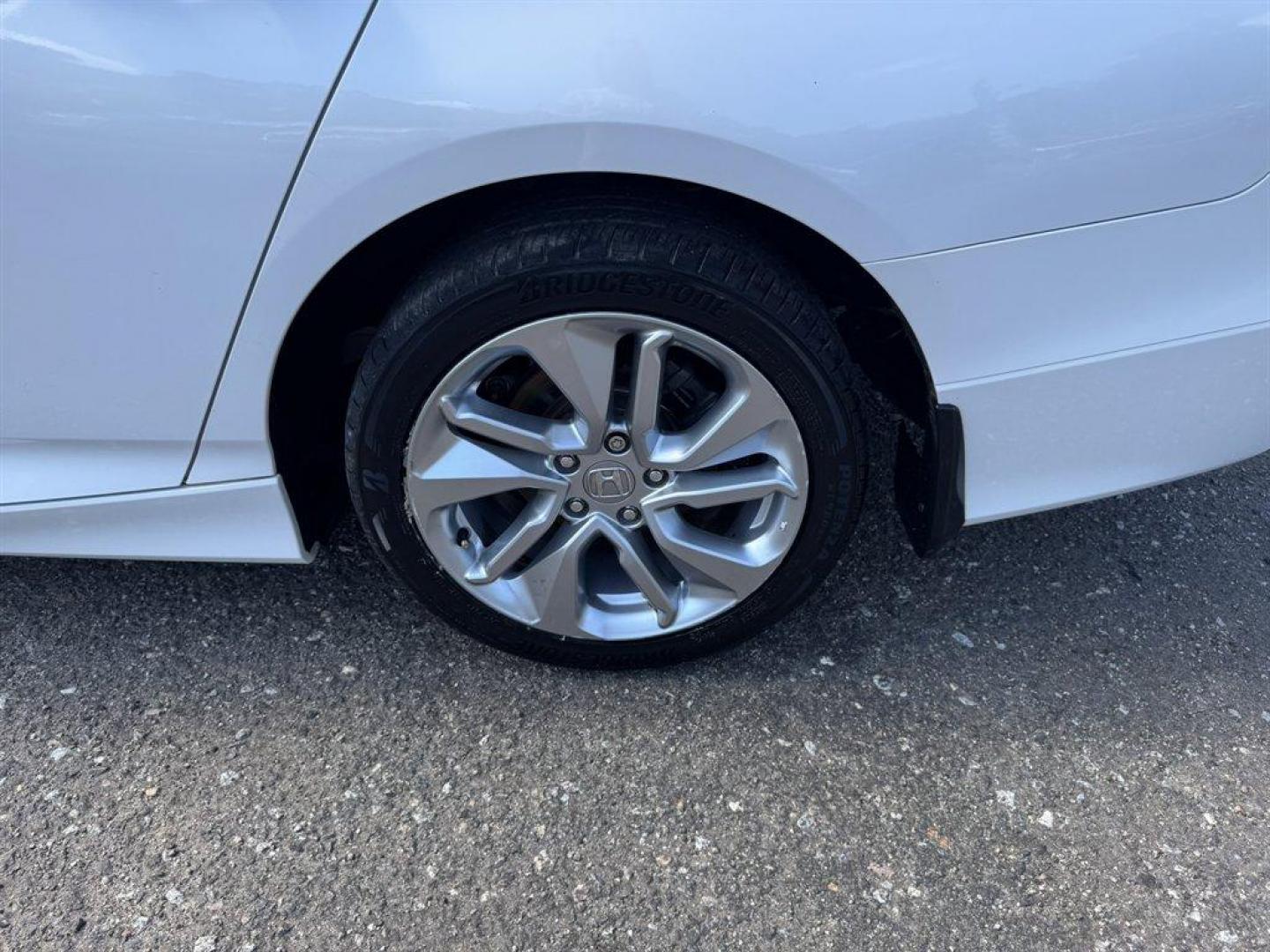 2018 White /Black Honda Accord (1HGCV1F19JA) with an 1.5l I-4 DI Dohc T/C 1.5l engine, Automatic transmission, located at 745 East Steele Rd., West Columbia, SC, 29170, (803) 755-9148, 33.927212, -81.148483 - Special Internet Price! 2018 Honda Accord with AM/FM radio, Bluetooth, Backup camera, Cruise control, Cloth interior, Keyless entry, Push to start, Powered windows, Powered door locks, Plus more! - Photo#29