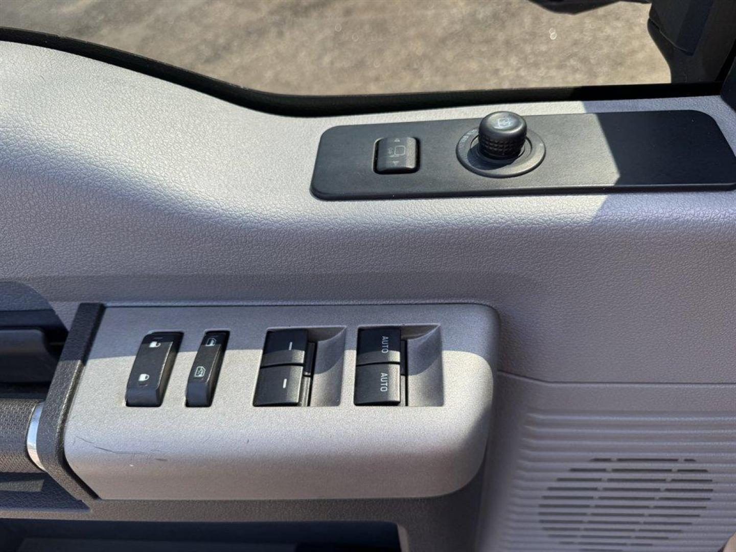 2015 Silver /Grey Ford F250sd (1FT7W2AT7FE) with an 6.7l V8 DI OHC Tdsl 6.7l engine, Automatic transmission, located at 745 East Steele Rd., West Columbia, SC, 29170, (803) 755-9148, 33.927212, -81.148483 - Special Internet Price! 2015 Ford F250SD with AM/FM radio, Cruise control, Keyless entry, Cloth interior, Seats 6, Powered windows, Powered door locks, Plus more! - Photo#17