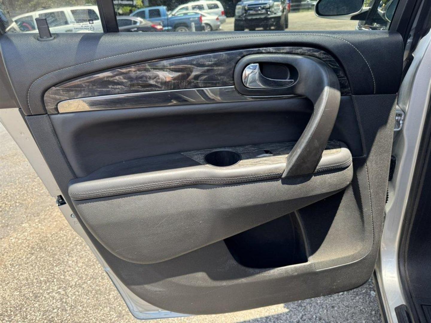 2013 Silver /Black Buick Enclave (5GAKRCKD3DJ) with an 3.6l V6 DI Dohc 3.6l engine, Automatic transmission, located at 745 East Steele Rd., West Columbia, SC, 29170, (803) 755-9148, 33.927212, -81.148483 - Special Internet Price! 2013 Buick Enclave with AM/FM radio, Backup camera, Cruise control, Keyless entry, Sunroof, Leather interior, Powered front seats, 3rd row seating, Powered liftgate, Powered windows, Powered door locks, Plus more! - Photo#21