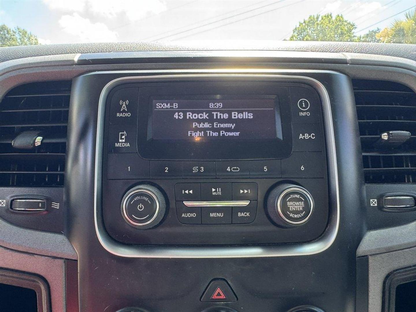 2016 White /Black Ram 2500 (3C6UR5CJ6GG) with an 6.4l V8 Smpi OHC 6.4l engine, Automatic transmission, located at 745 East Steele Rd., West Columbia, SC, 29170, (803) 755-9148, 33.927212, -81.148483 - Special Internet Price! 2016 Ram 2500 with AM/FM radio, 4X4, Cruise control, Leather interior, Seats 6, Keyless entry, Powered windows, Powered door locks, Plus more! - Photo#13