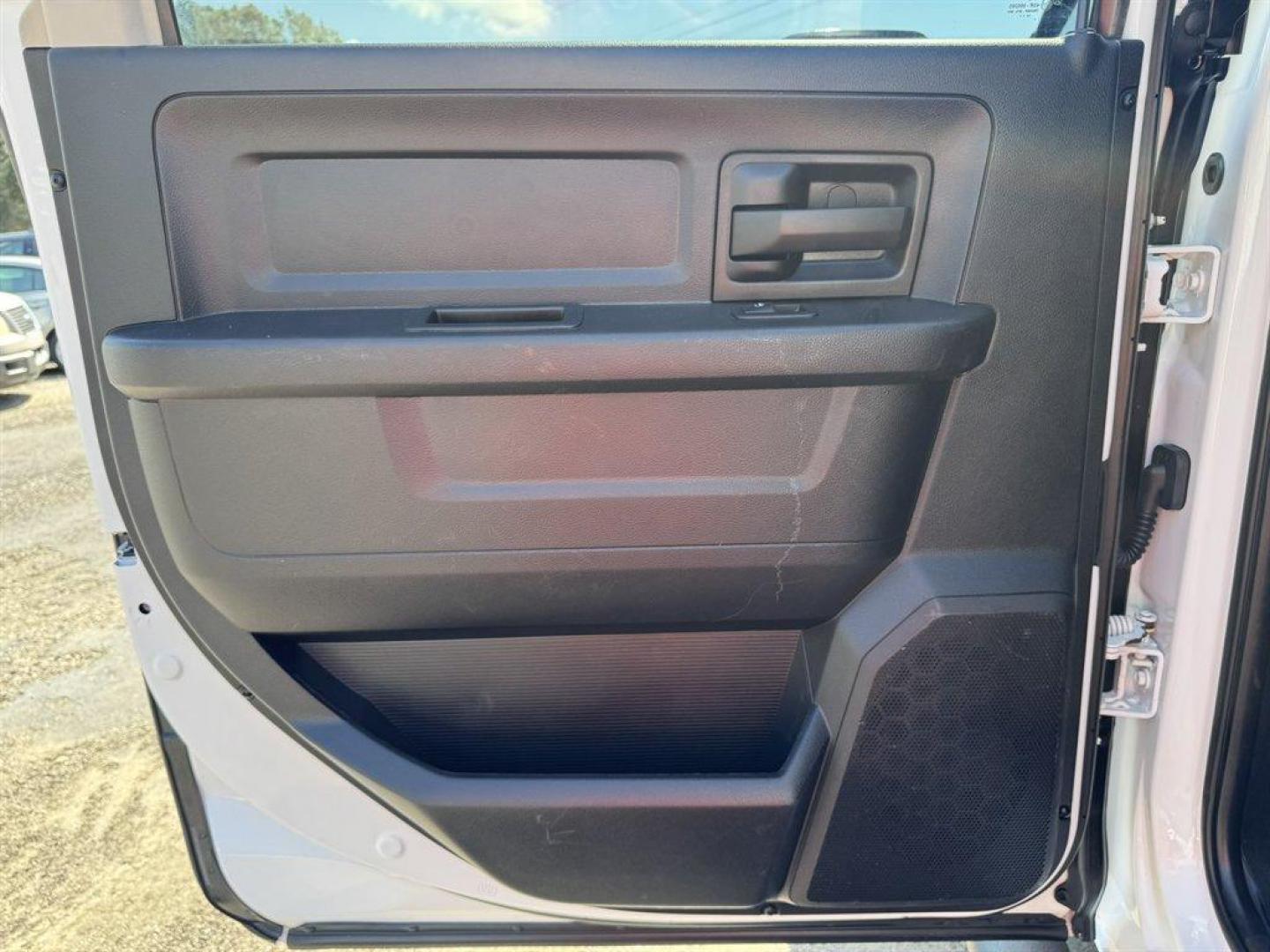 2016 White /Black Ram 2500 (3C6UR5CJ6GG) with an 6.4l V8 Smpi OHC 6.4l engine, Automatic transmission, located at 745 East Steele Rd., West Columbia, SC, 29170, (803) 755-9148, 33.927212, -81.148483 - Special Internet Price! 2016 Ram 2500 with AM/FM radio, 4X4, Cruise control, Leather interior, Seats 6, Keyless entry, Powered windows, Powered door locks, Plus more! - Photo#22