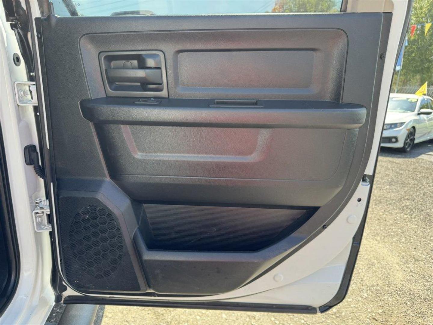 2016 White /Black Ram 2500 (3C6UR5CJ6GG) with an 6.4l V8 Smpi OHC 6.4l engine, Automatic transmission, located at 745 East Steele Rd., West Columbia, SC, 29170, (803) 755-9148, 33.927212, -81.148483 - Special Internet Price! 2016 Ram 2500 with AM/FM radio, 4X4, Cruise control, Leather interior, Seats 6, Keyless entry, Powered windows, Powered door locks, Plus more! - Photo#24